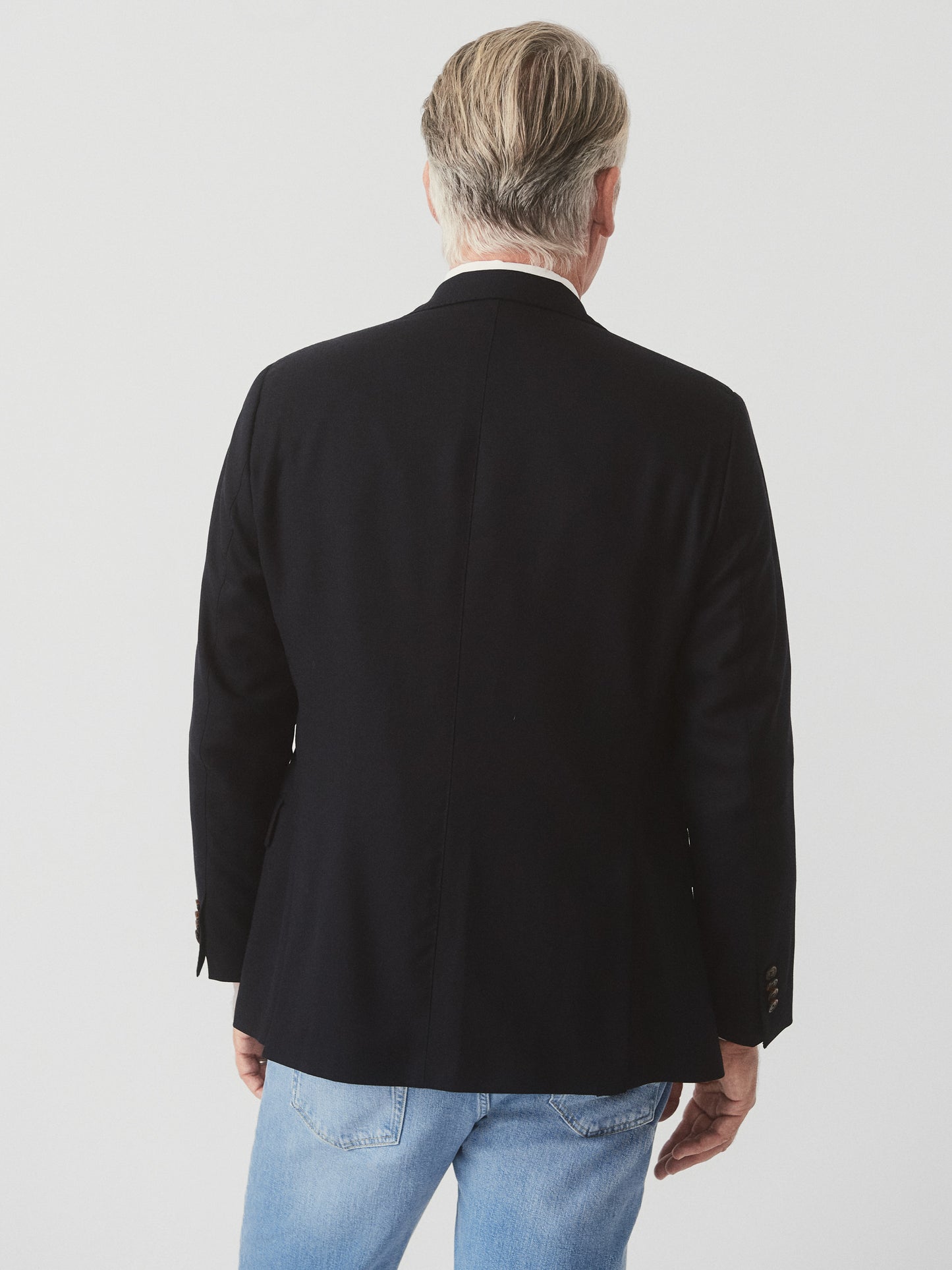 J.McLaughlin Suffolk blazer in dark navy made with wool.