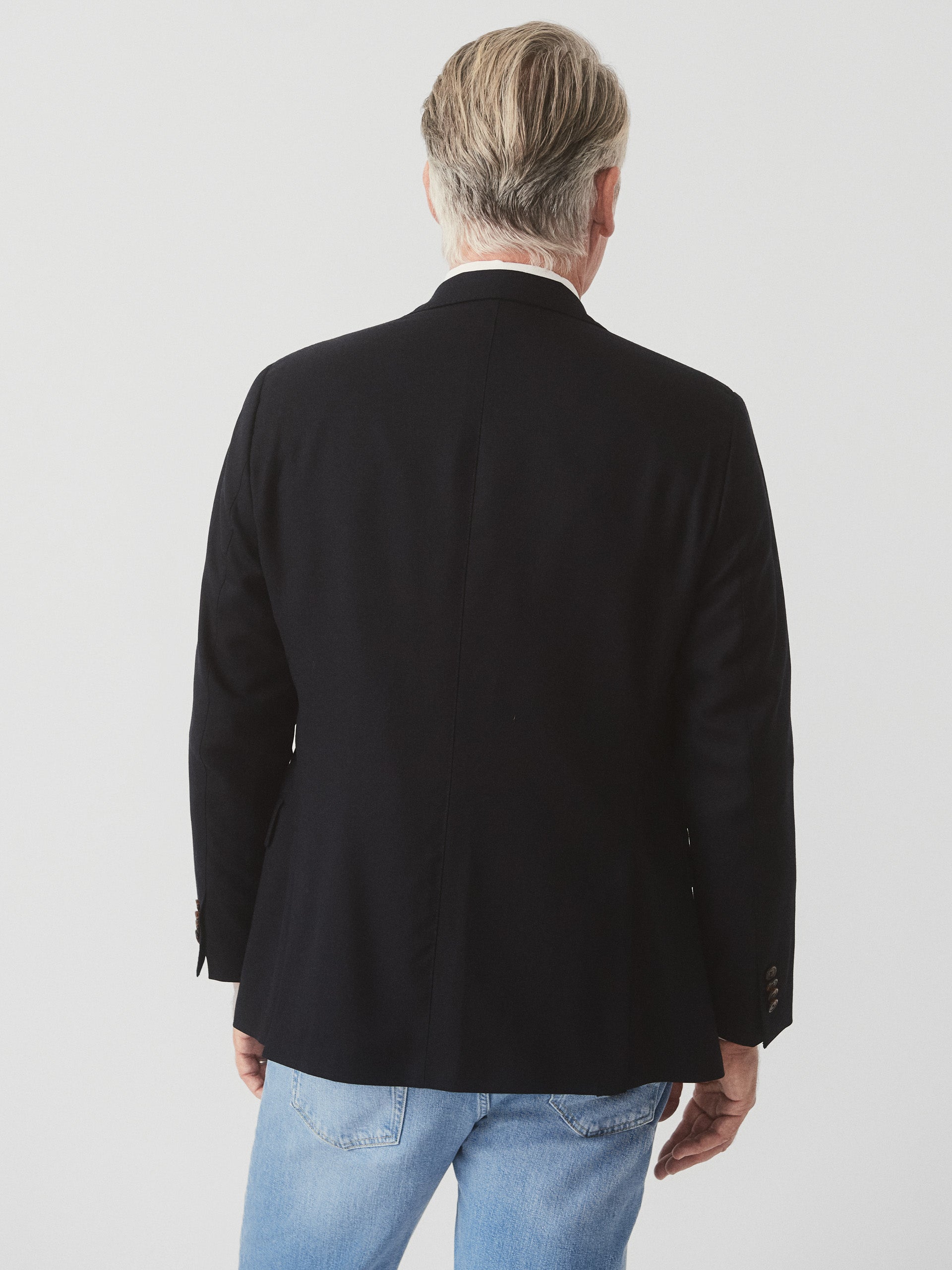 J.McLaughlin Suffolk blazer in dark navy made with wool.