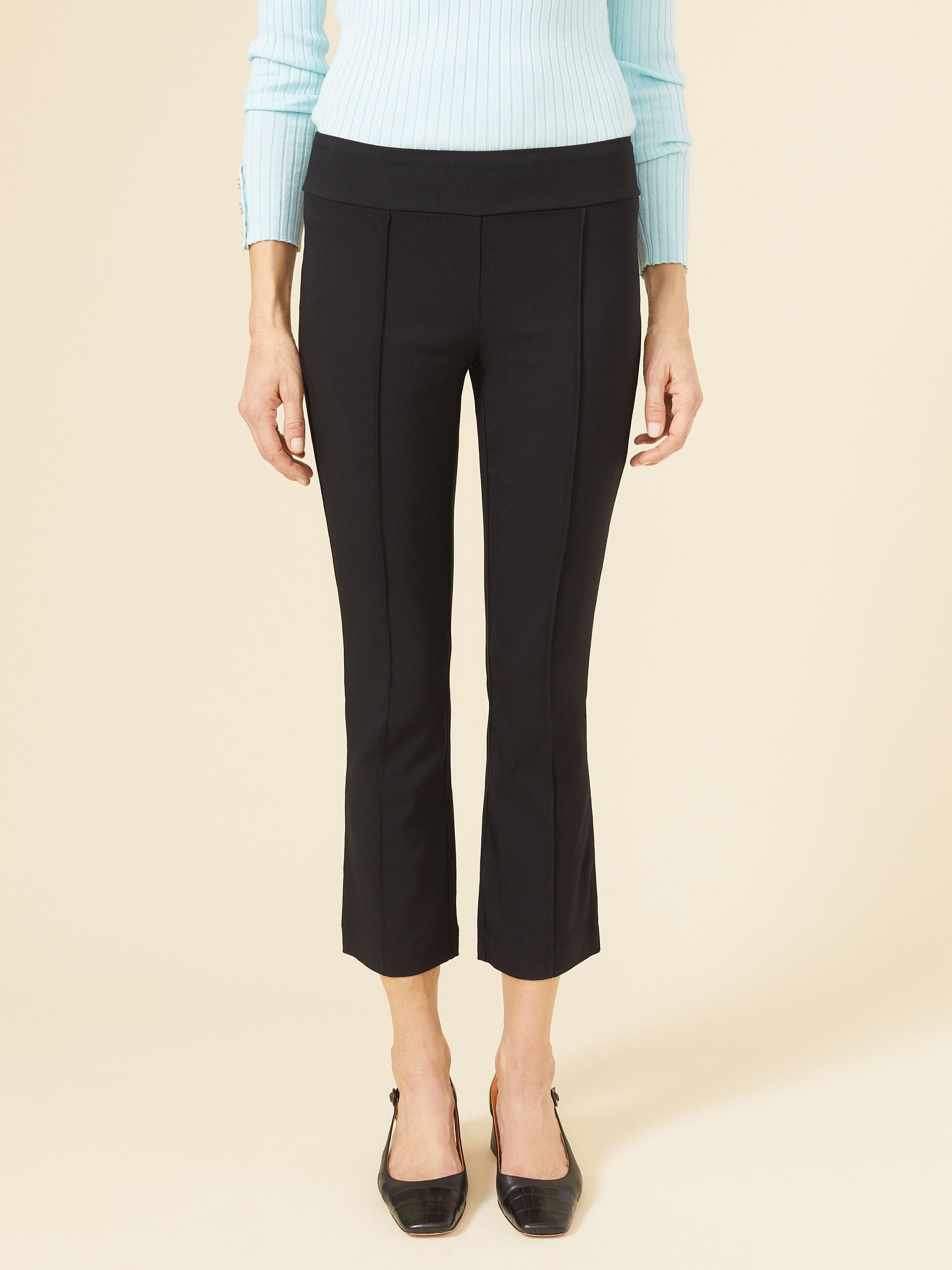 Model wearing J.McLaughlin Ivy pants in black made with Amelia cloth.