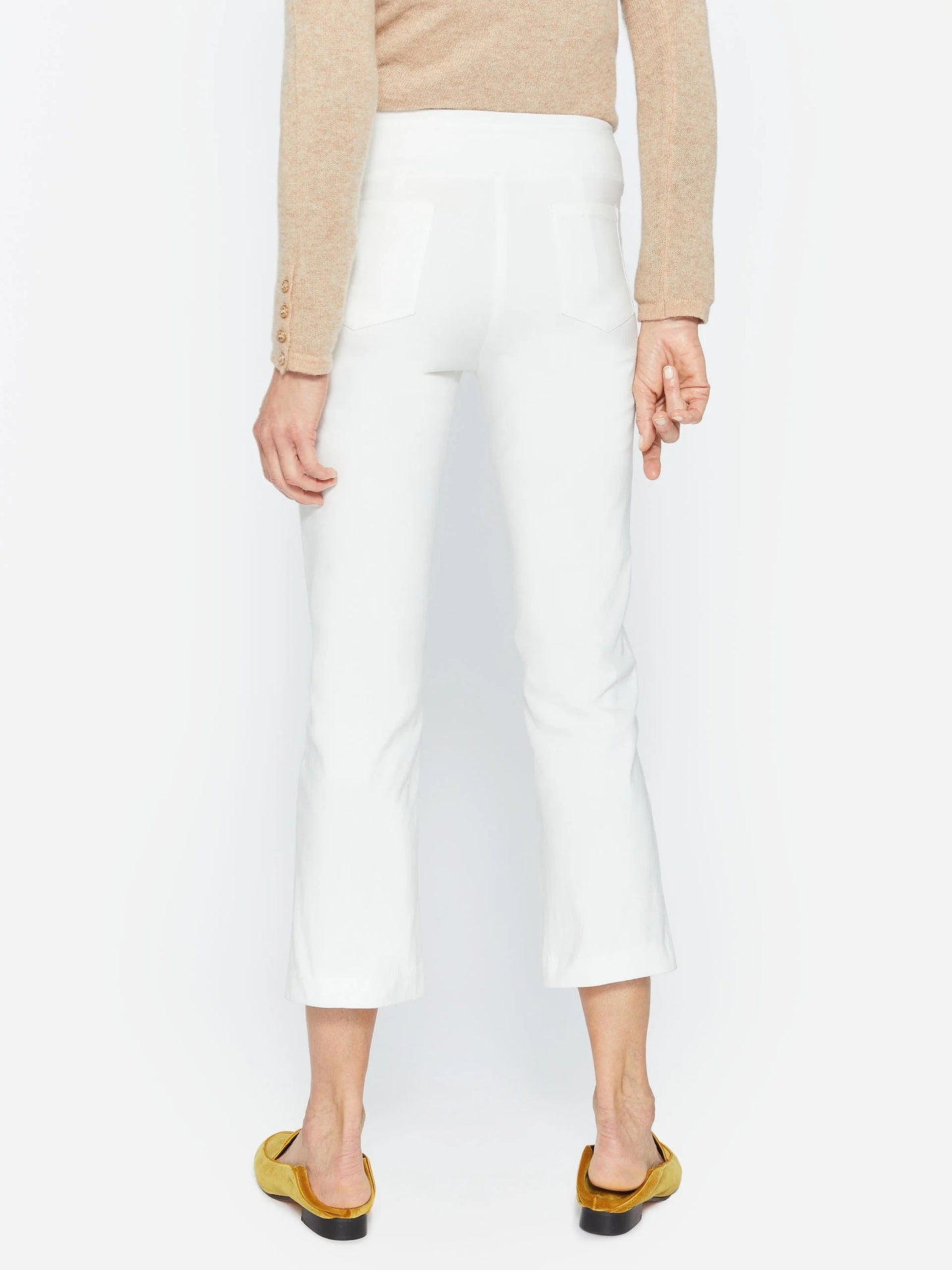 Model wearing J.McLaughlin Ivy pants in white made with Amelia cloth.