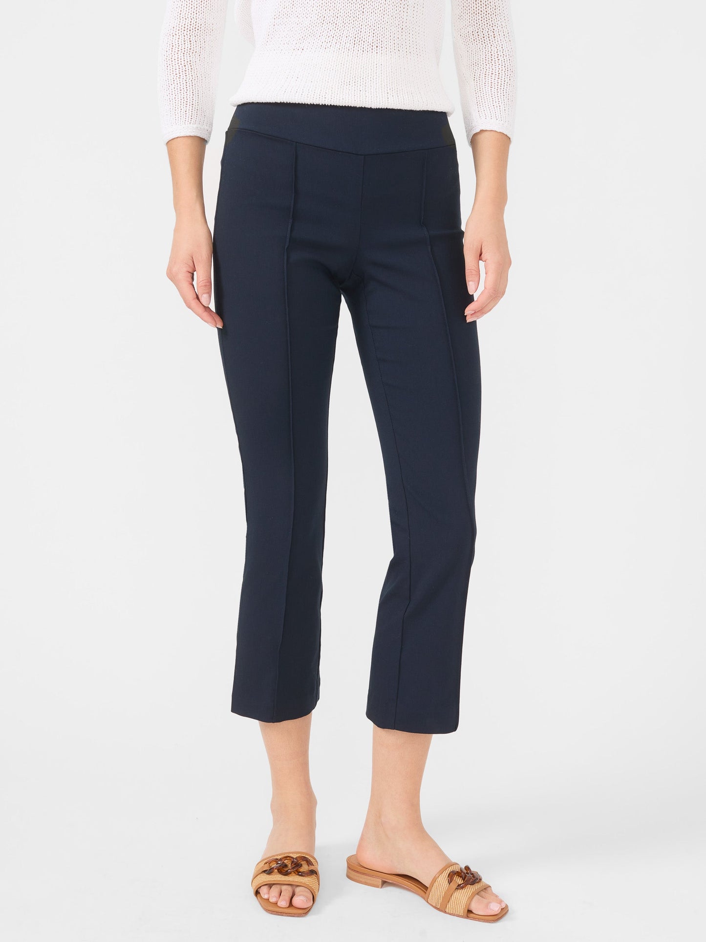 Model wearing J.McLaughlin Ivy pants in winter navy made with Amelia cloth.