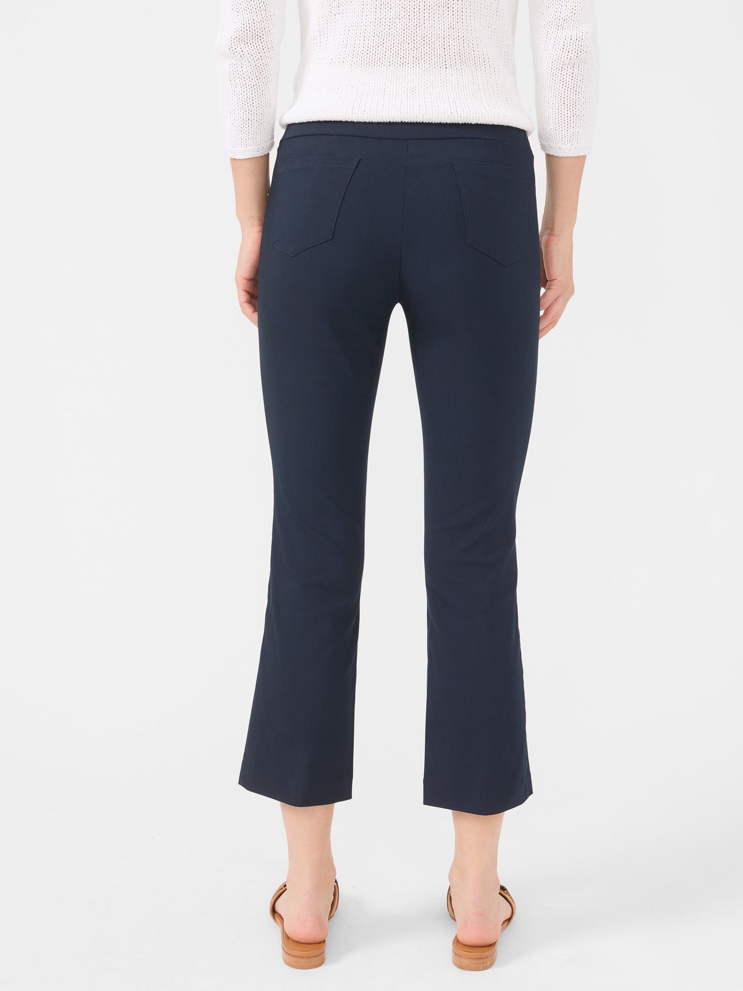 Model wearing J.McLaughlin Ivy pants in winter navy made with Amelia cloth.