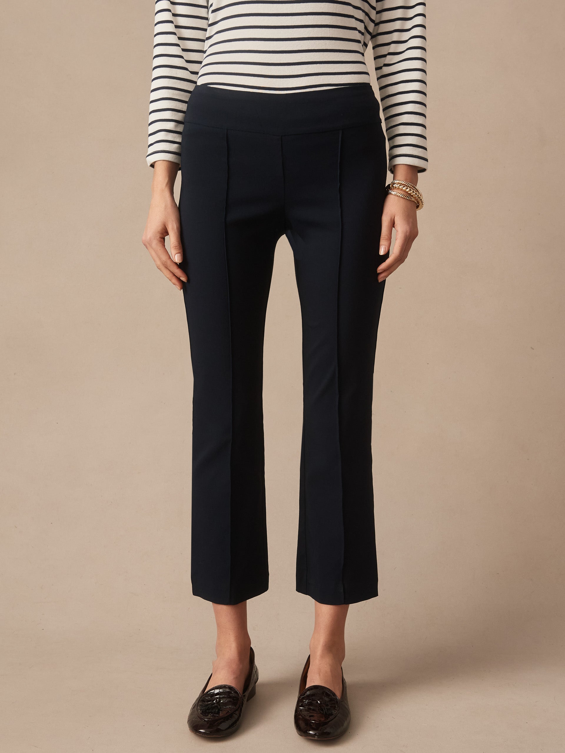 J.McLaughlin Ivy pants in winter navy made with amelia cloth. 