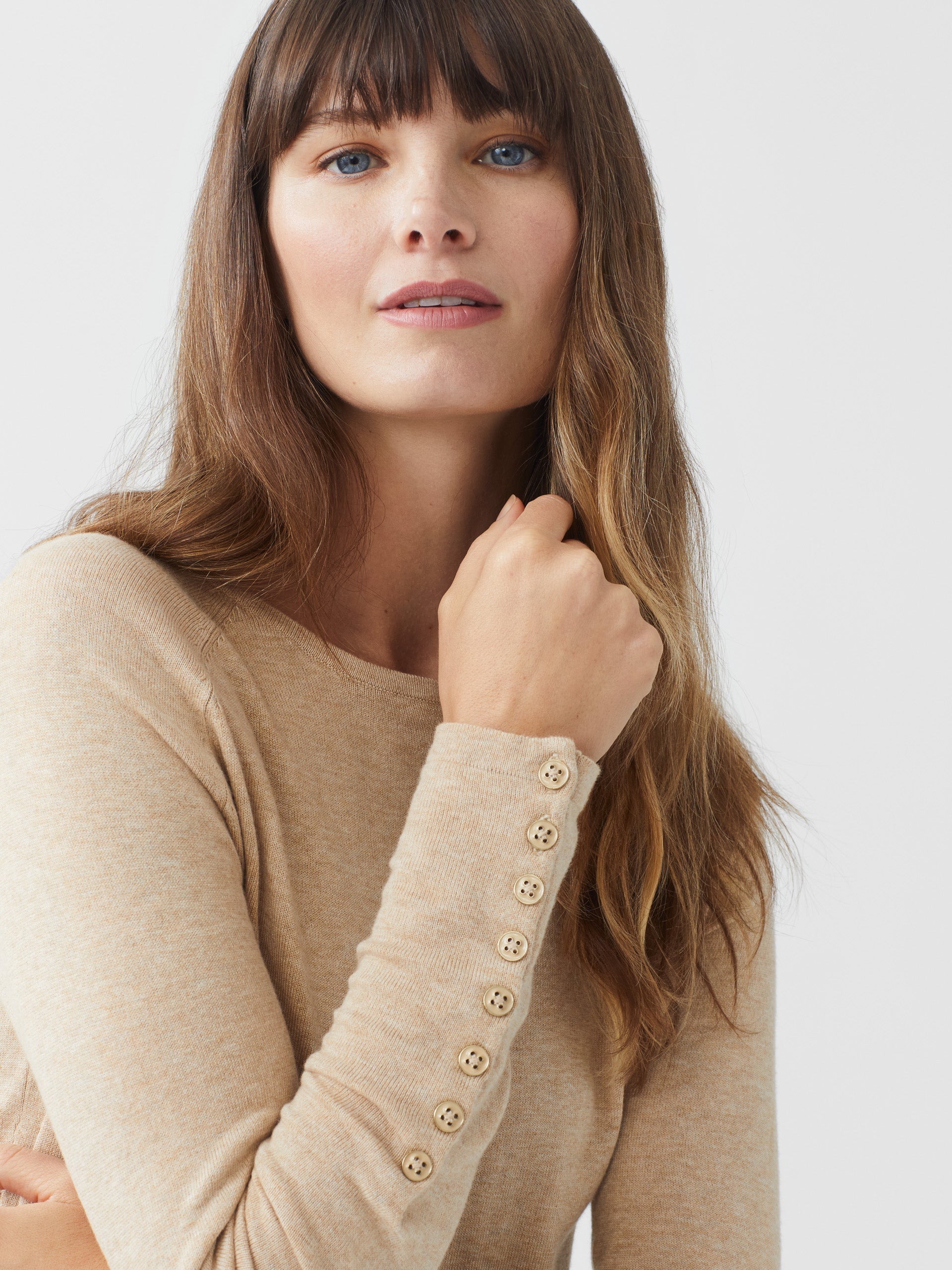 Model wearing J.McLaughlin Jamey sweater in heather oatmeal made with cotton.