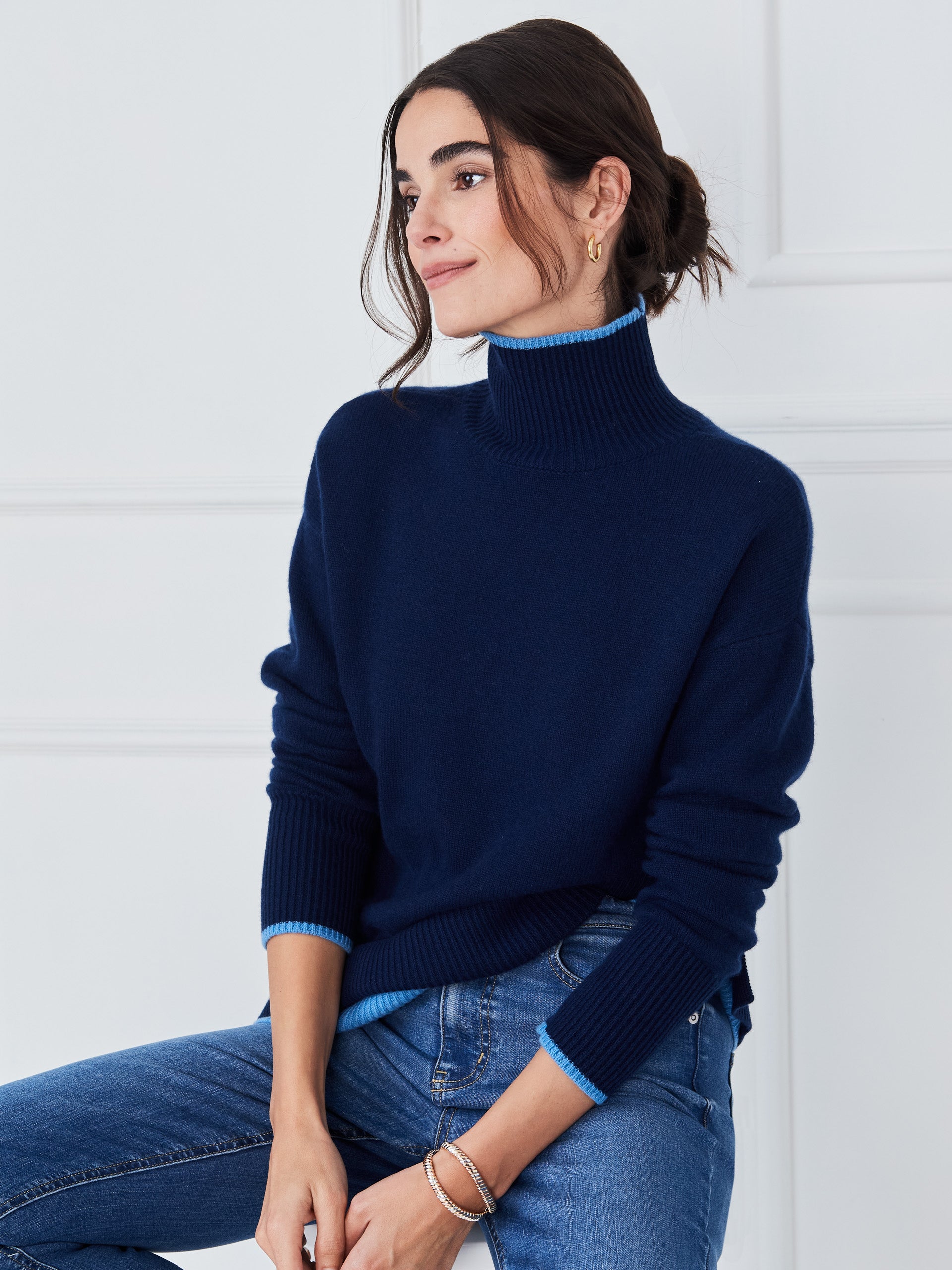 J.McLaughlin Jonah sweater in navy/denim blue made with cashmere.