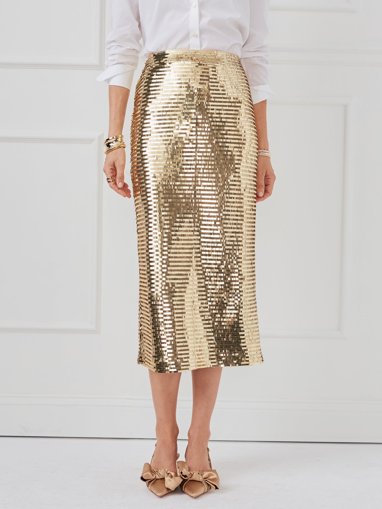 J.McLaughlin Kelly skirt in gold made with sequins. 