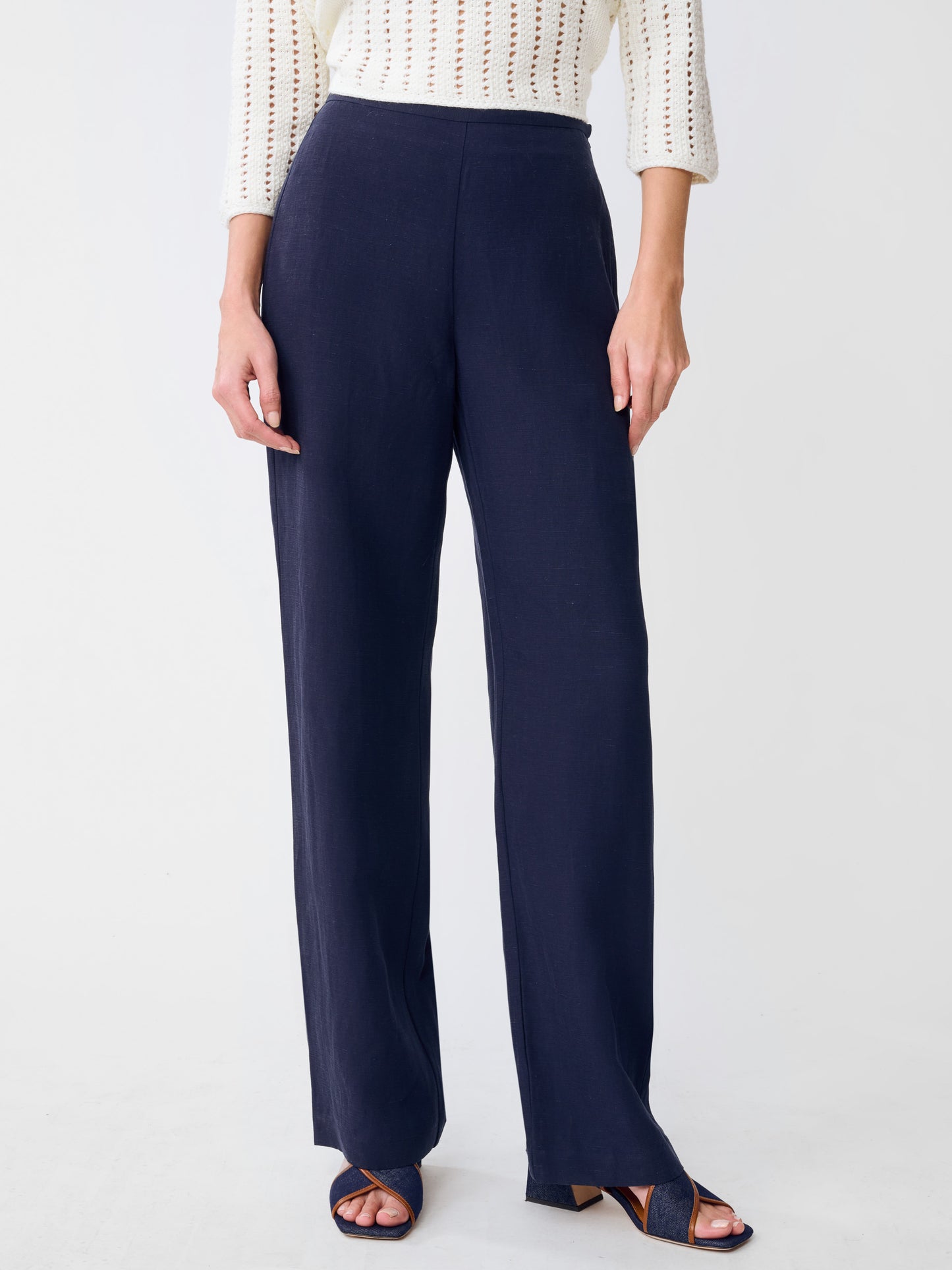 J.McLaughlin Kilian pants in Navy made with Linen. 