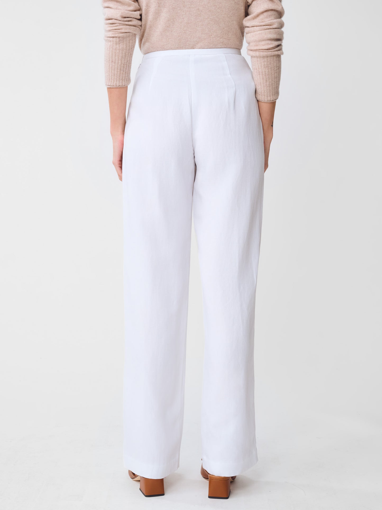 J.McLaughlin Kilian Pant in White made with Linen. 