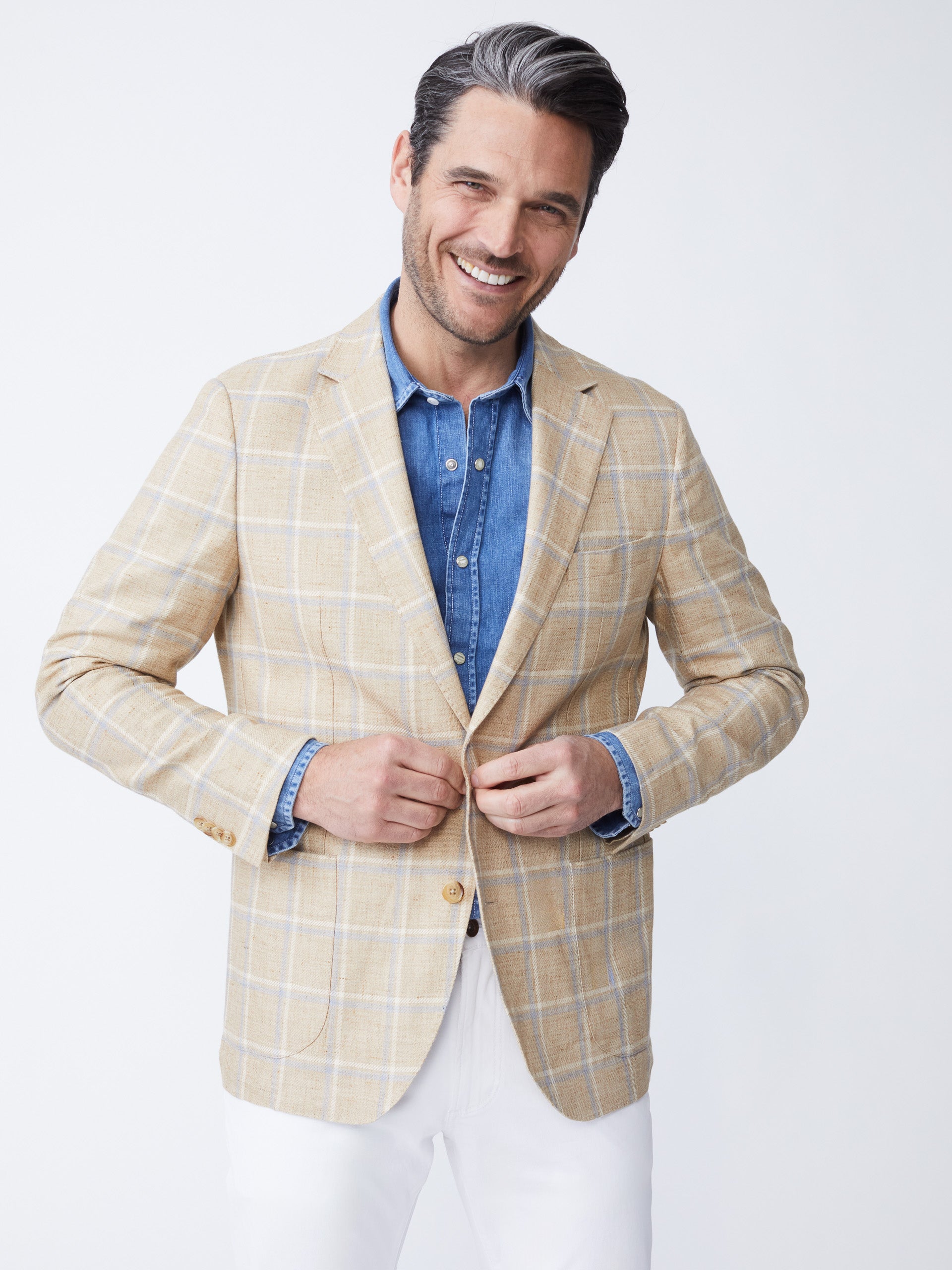 Model wearing J.McLaughlin Lisbon blazer in white/tan/blue made with linen.