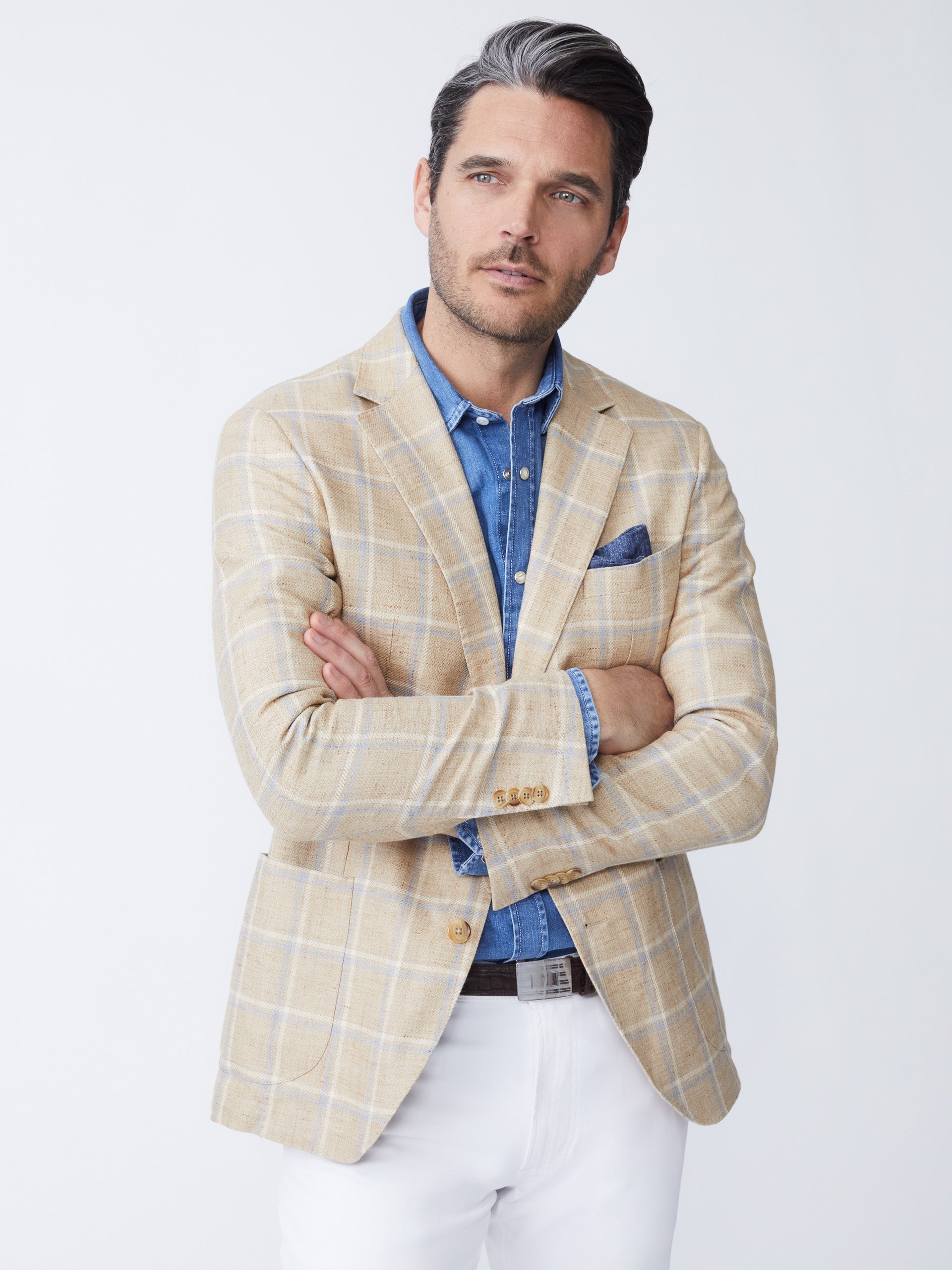 Model wearing J.McLaughlin Lisbon blazer in white/tan/blue made with linen.