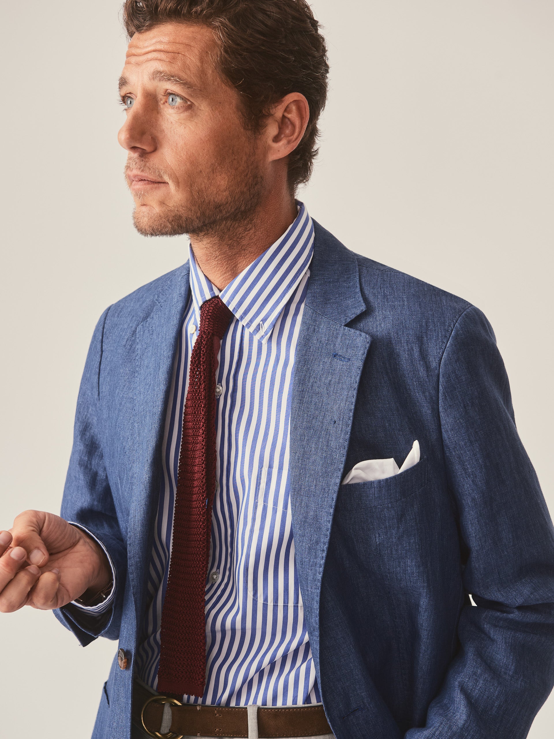  J.McLaughlin Lisbon blazer in navy made with linen.