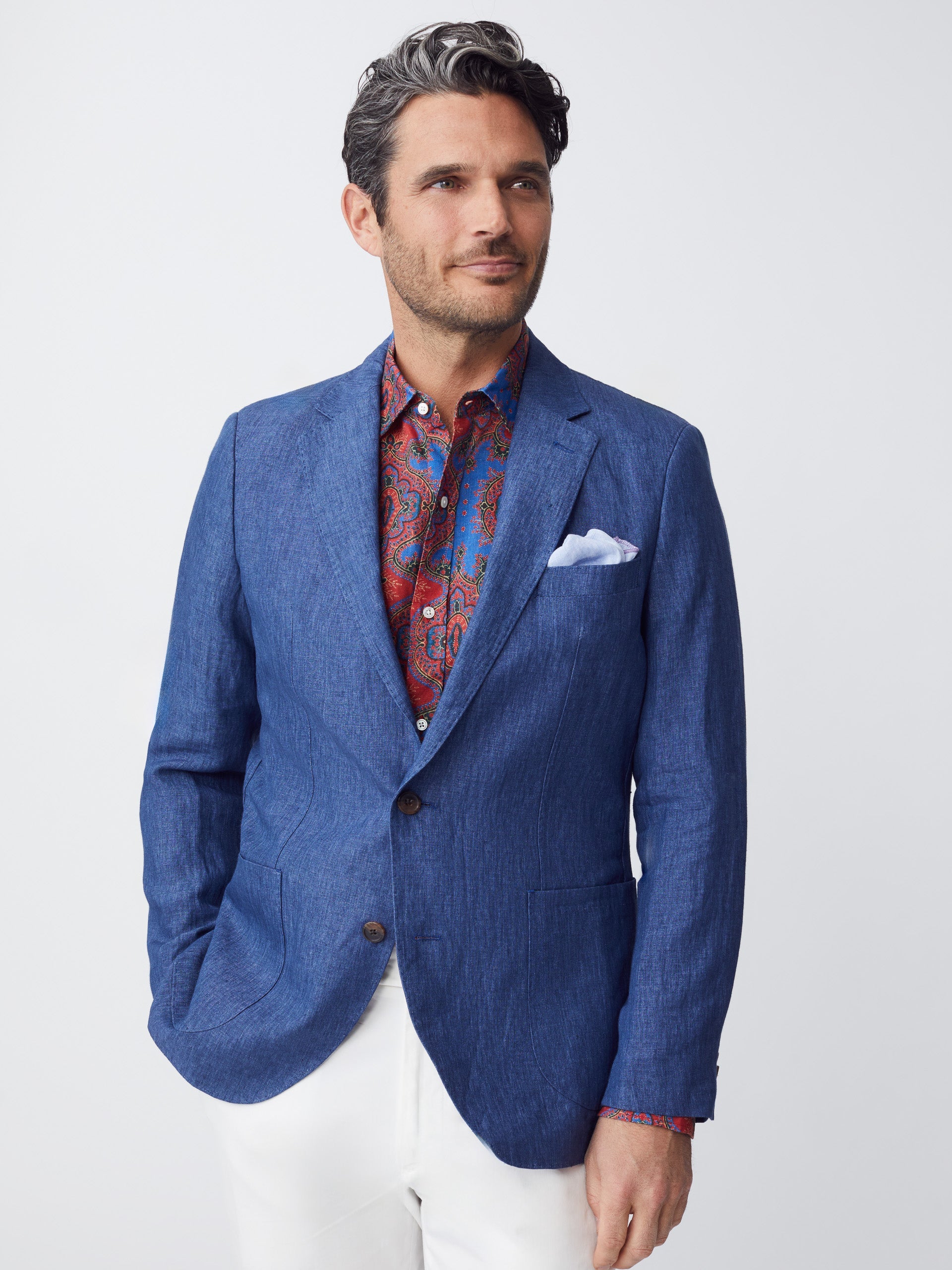 Model wearing J.McLaughlin Lisbon blazer in navy made with linen.