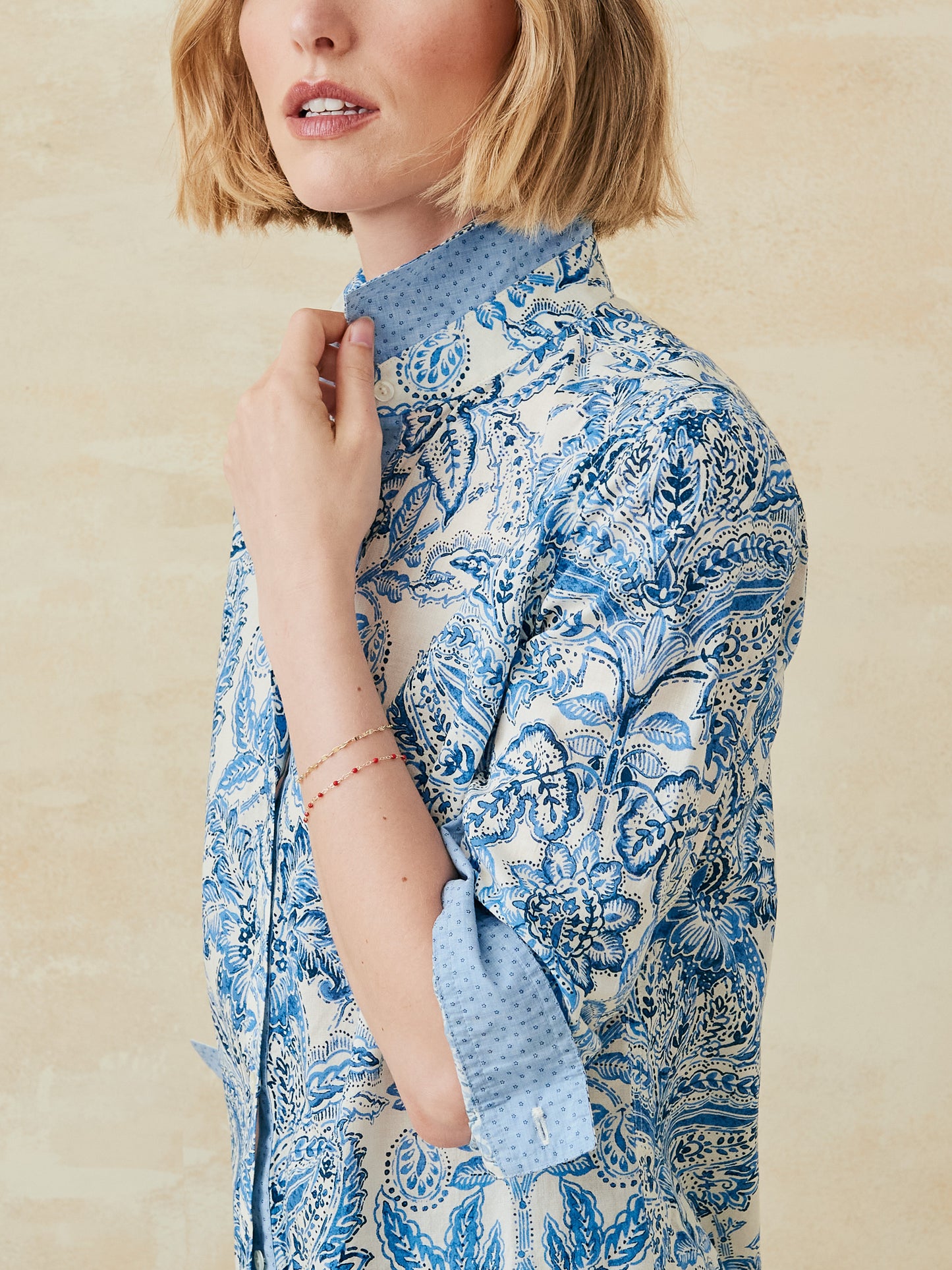 J.McLaughlin Lois shirt in off white/dark blue made with cotton. 