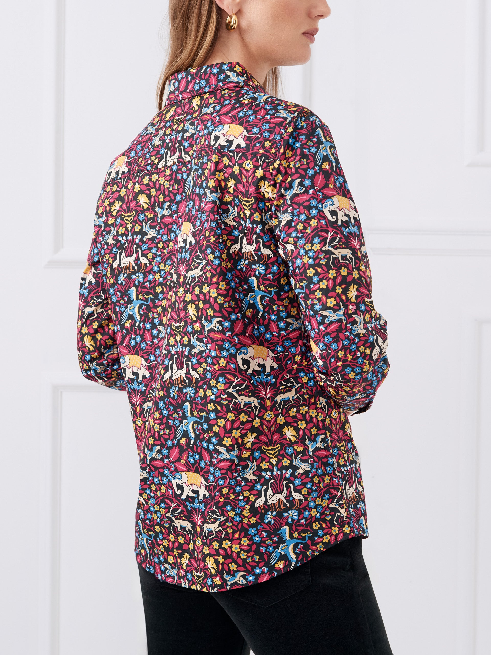 J.McLaughlin Lois shirt in black/red/blue made with cotton. 