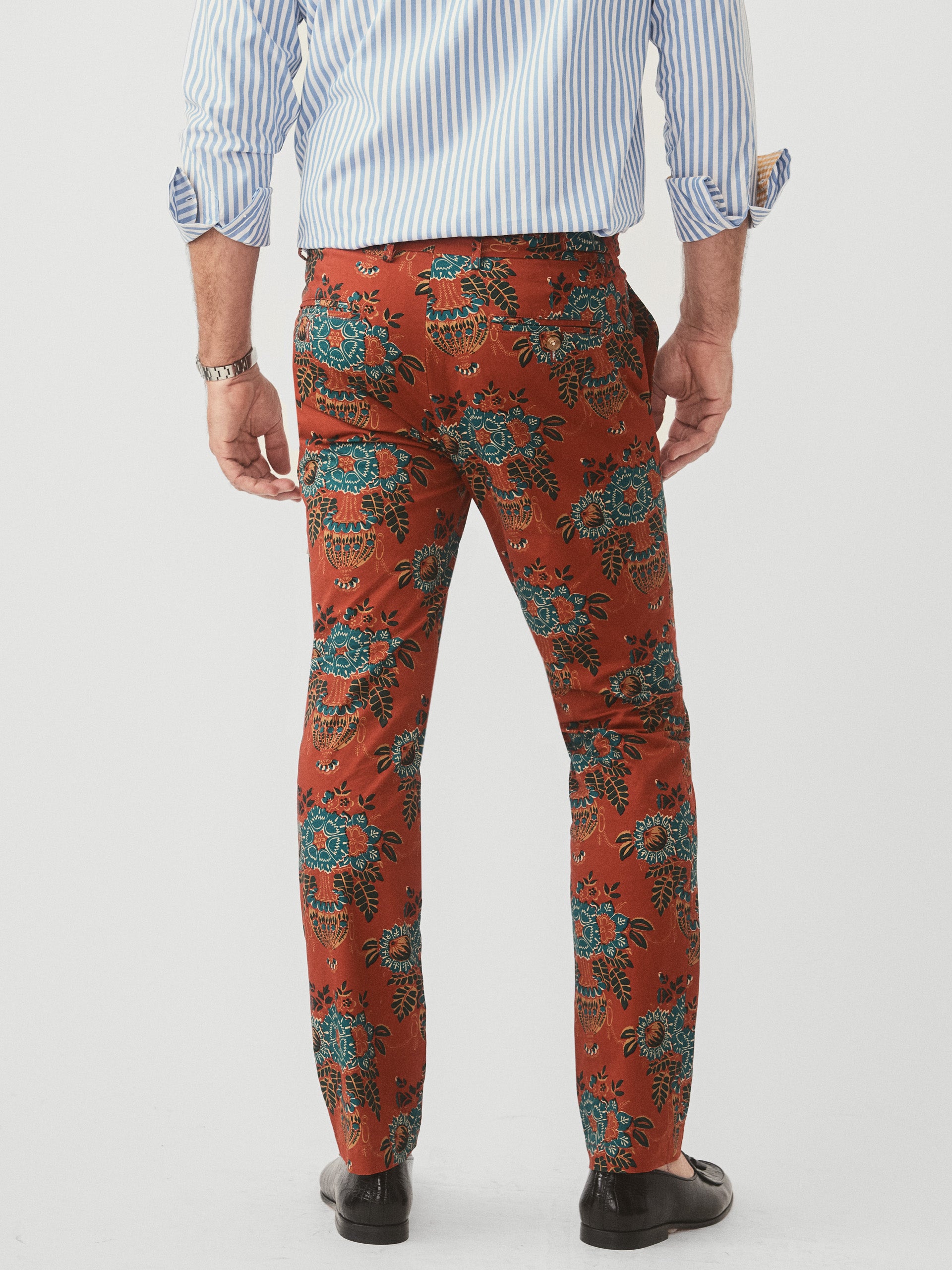 J.McLaughlin Lukas pants in red/multi made with cotton.