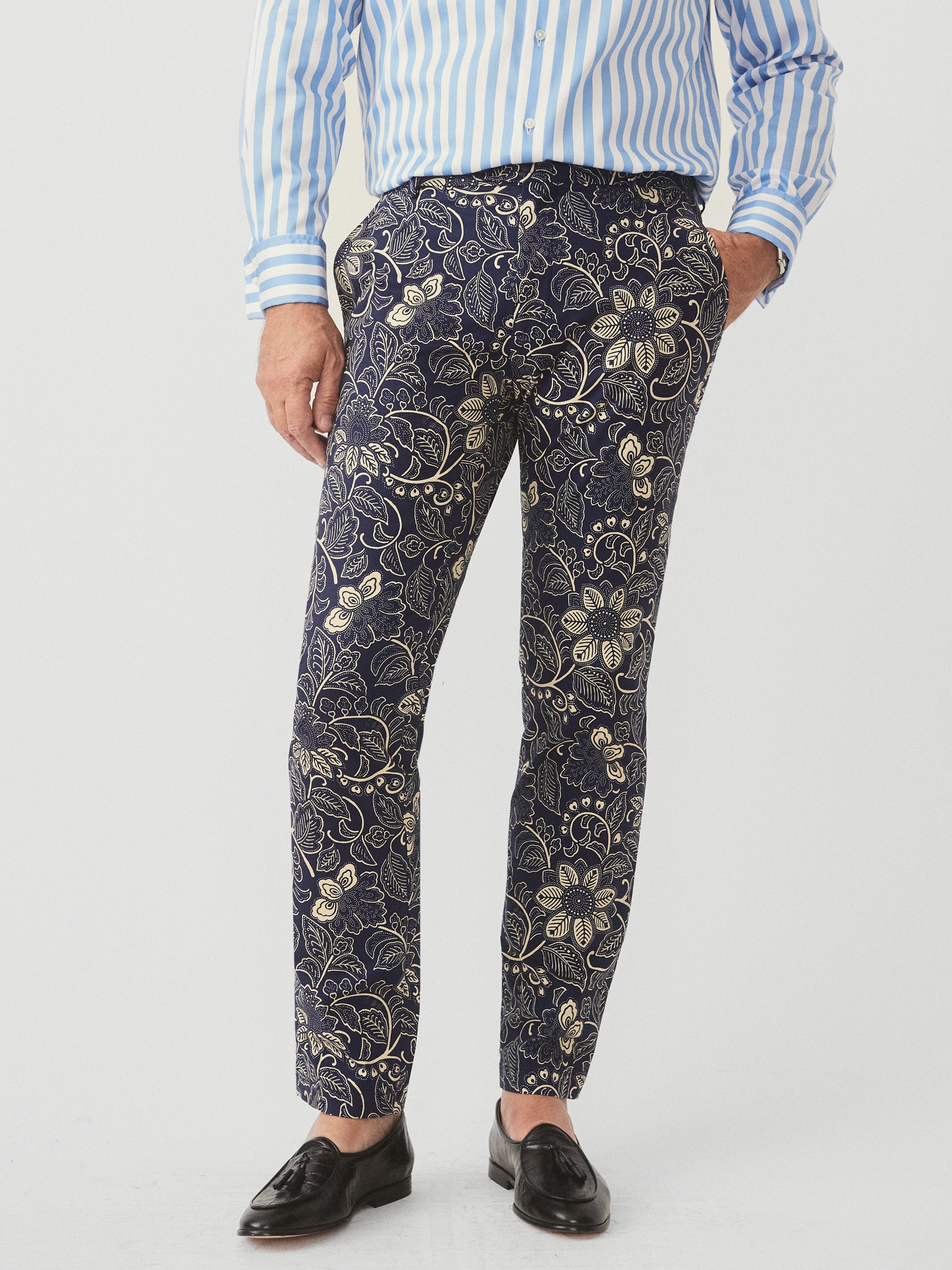 J.McLaughlin Lukas pants in navy/off white made with cotton.