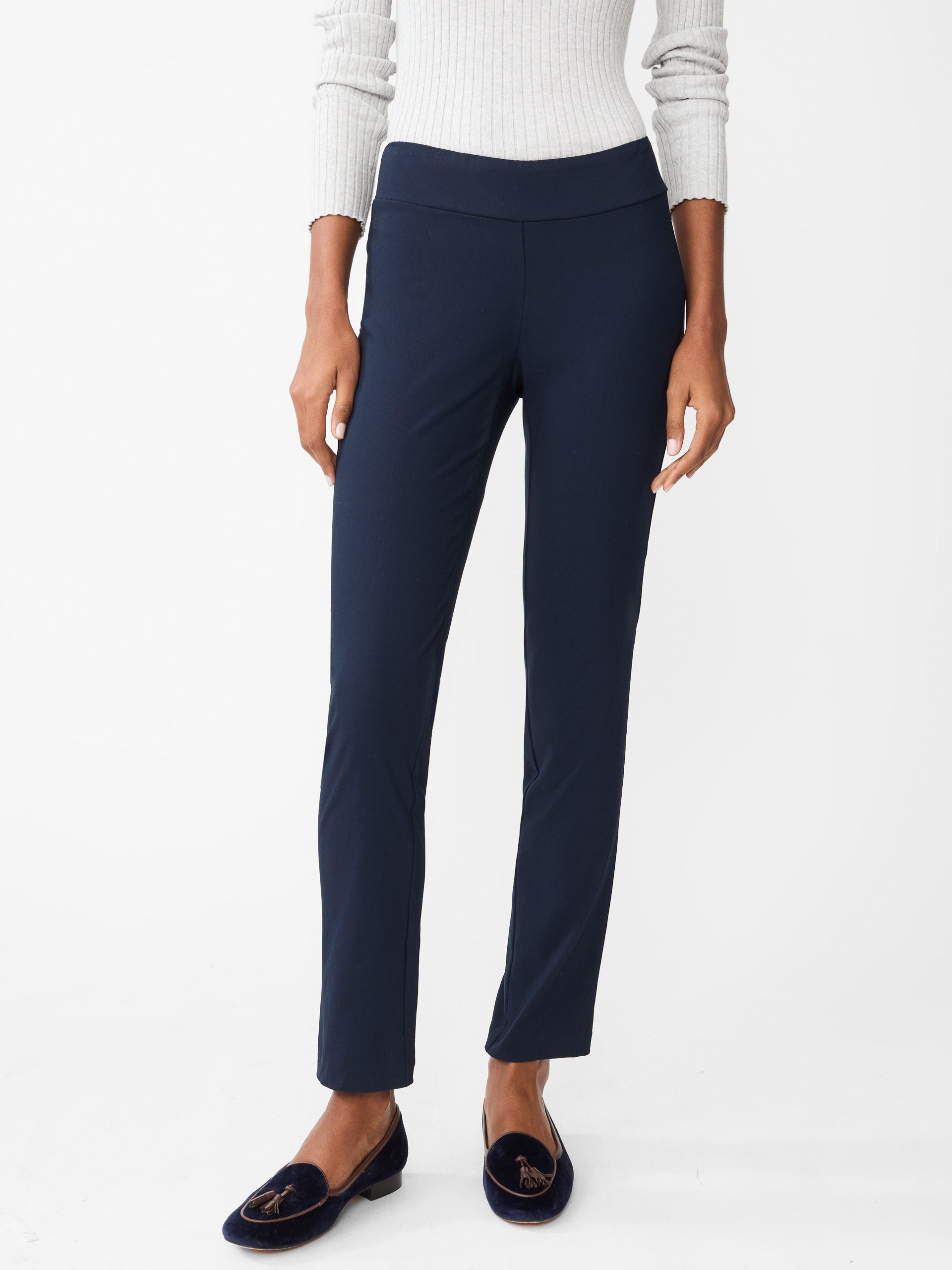 Model wearing J.McLaughlin Masie pants in winter navy made with Amelia cloth.