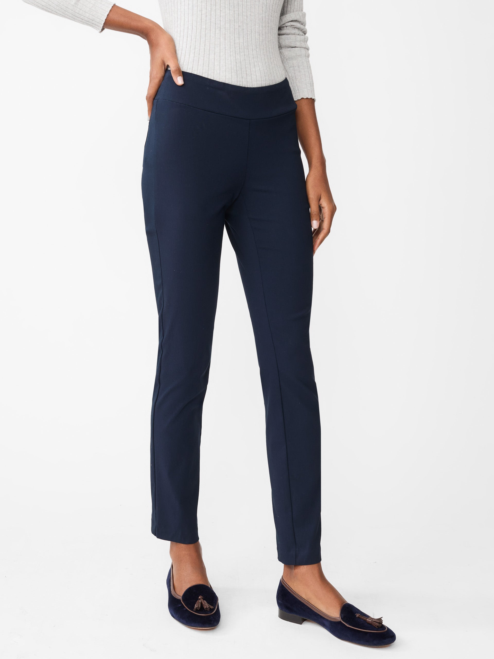 Model wearing J.McLaughlin Masie pants in winter navy made with Amelia cloth.