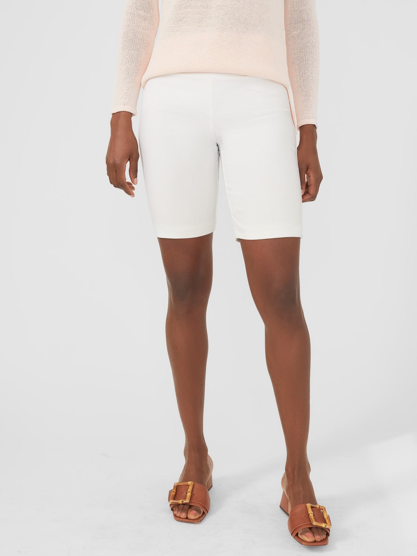 Model wearing J.McLaughlin Masie shorts in white made with Amelia cloth.