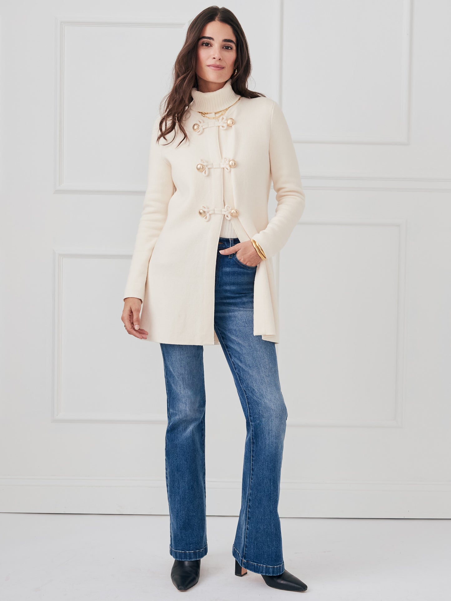 J.McLaughlin Maxwell sweater in cream made with wool/cashmere. 