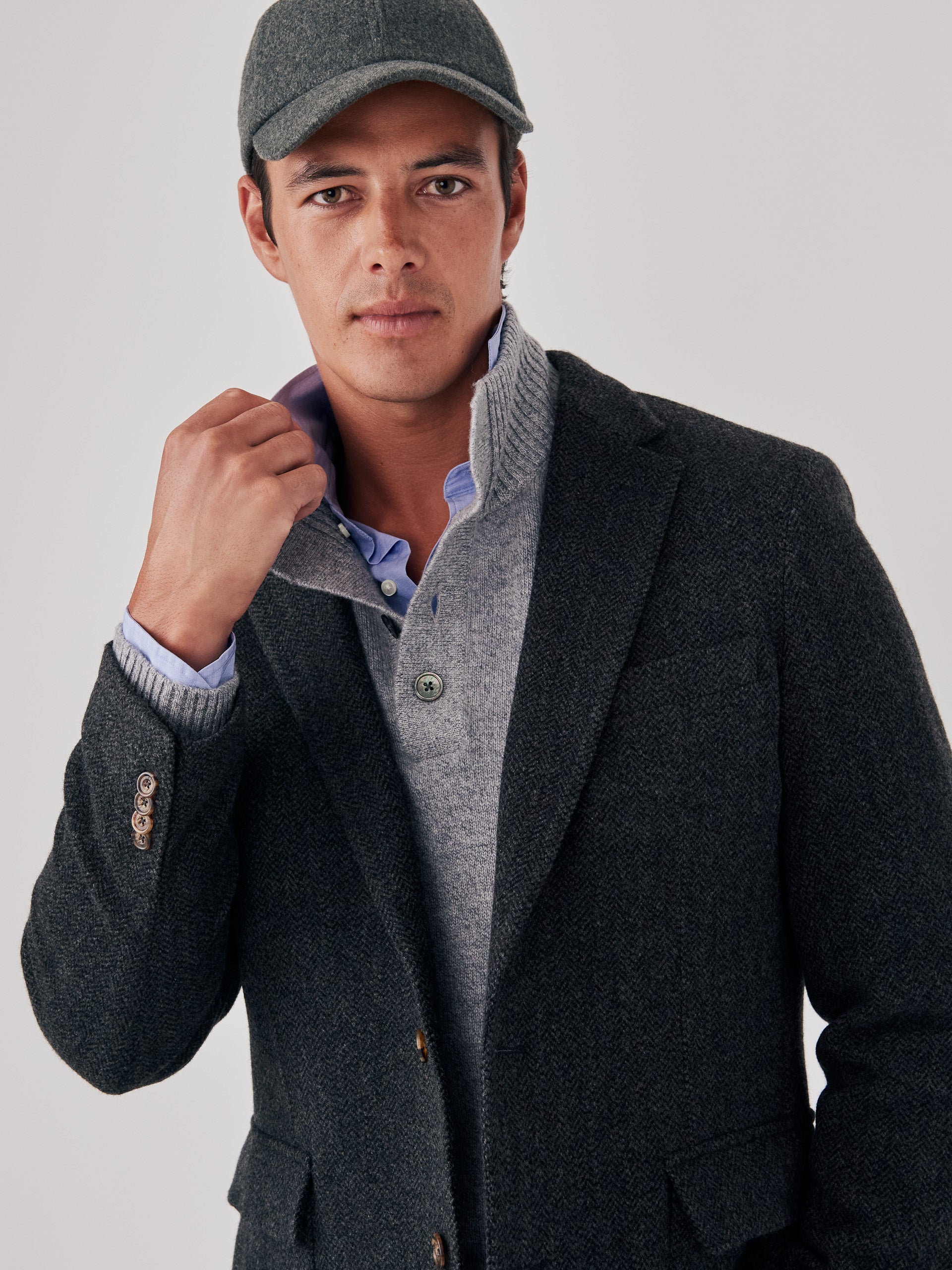 J.McLaughlin McCown sport coat in charcoal/grey made with wool.
