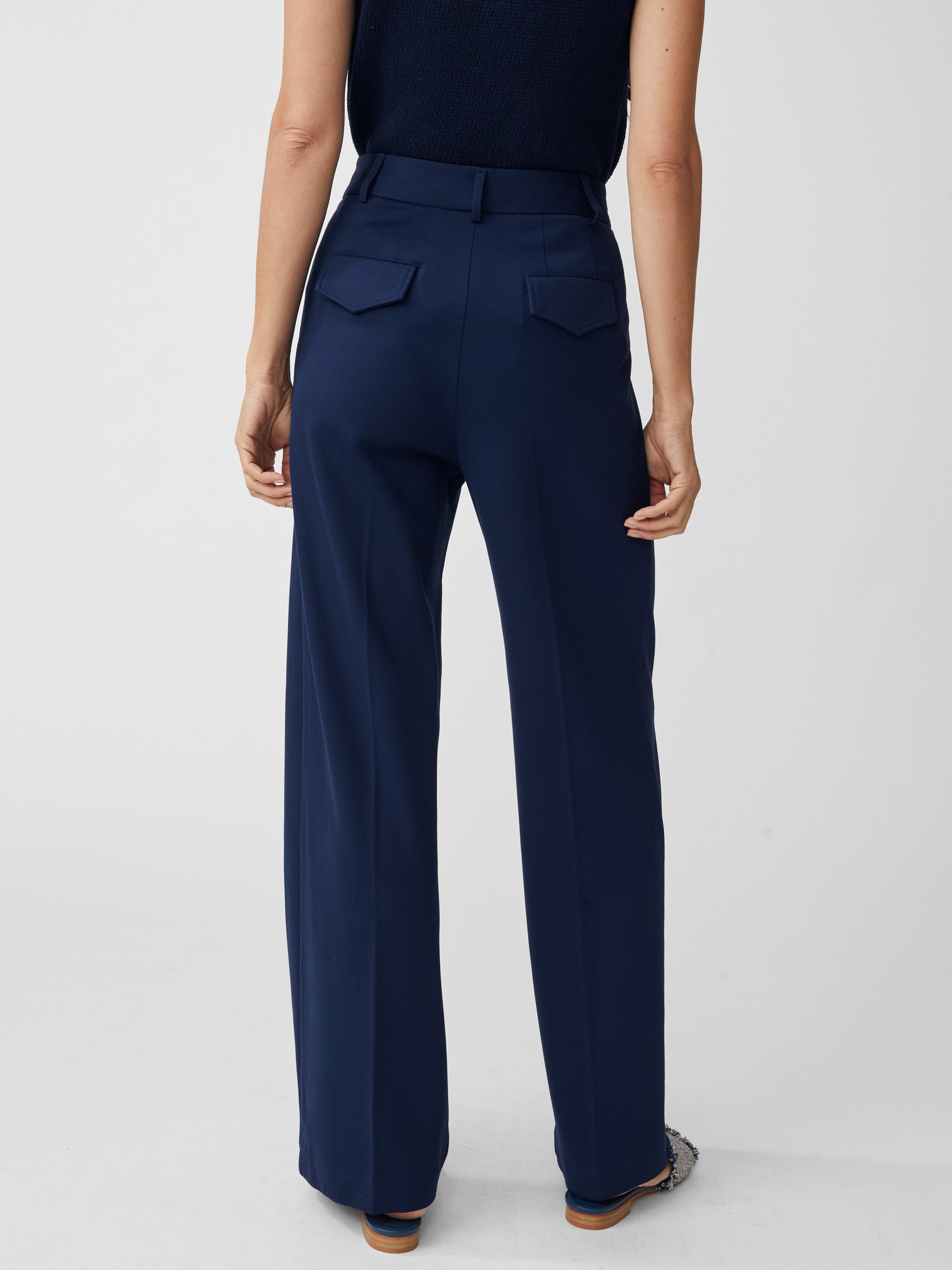 Model wearing J.McLaughlin Newman pants in winter navy made with polyester/viscose/elastane.