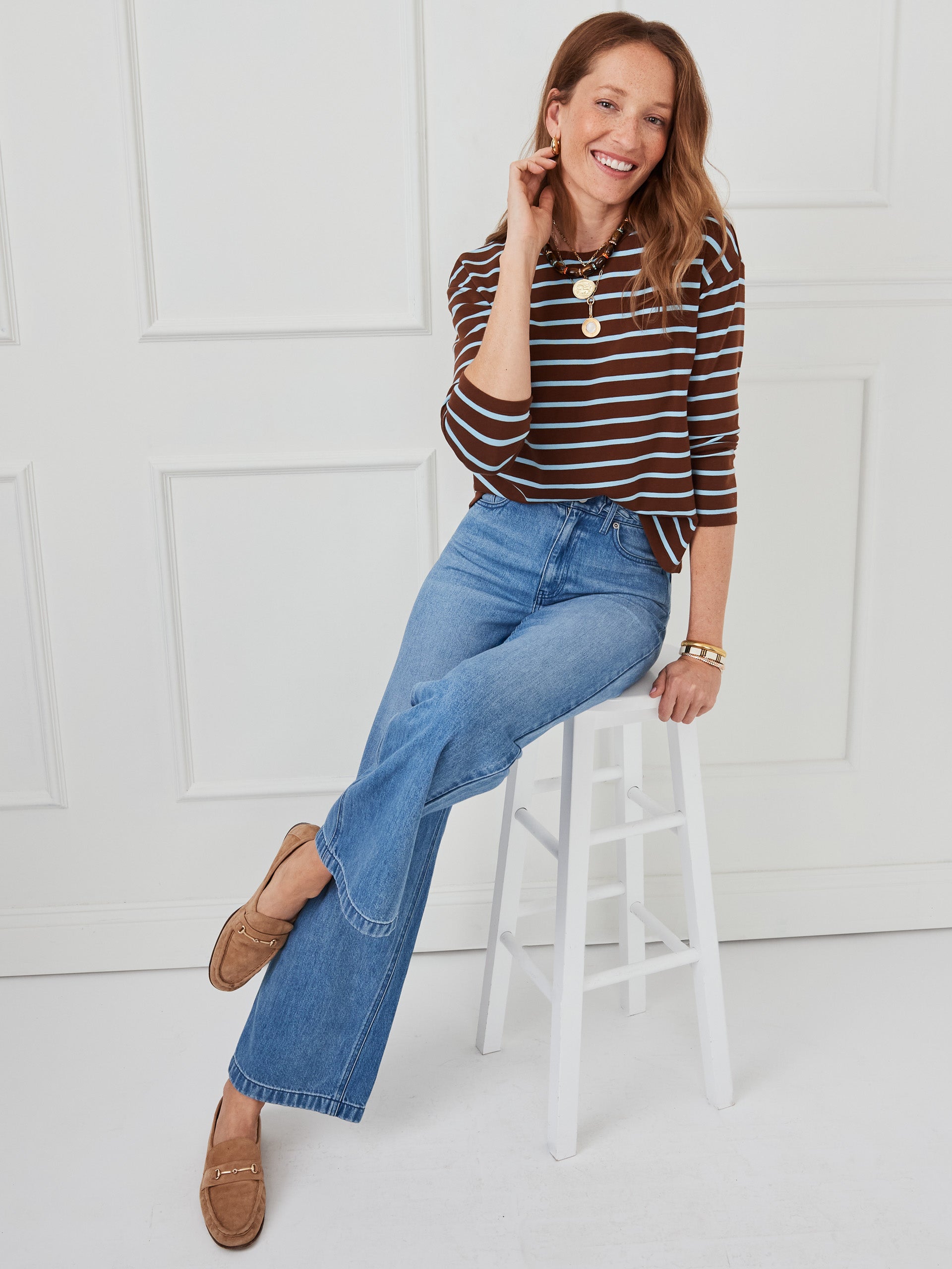 J.McLaughlin Nico tee in brown/aqua made with stretch cotton. 