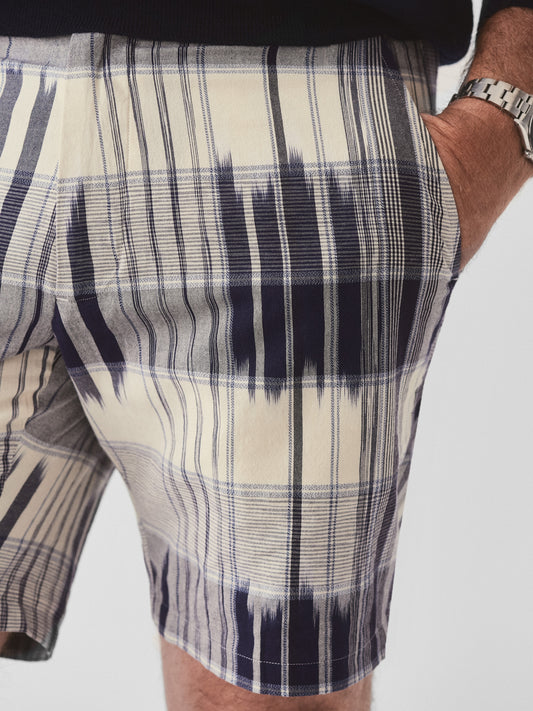 J.McLaughlin Oliver shorts in navy/off white made with cotton.
