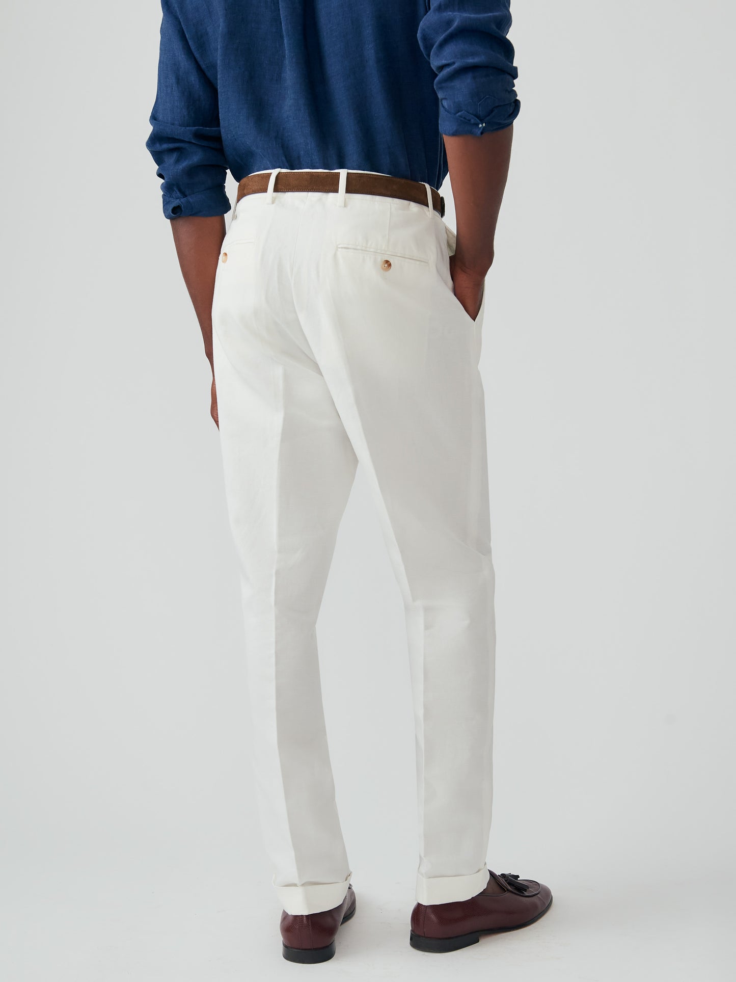 J.McLaughlin Oxford pants in white made with linen cotton twill.