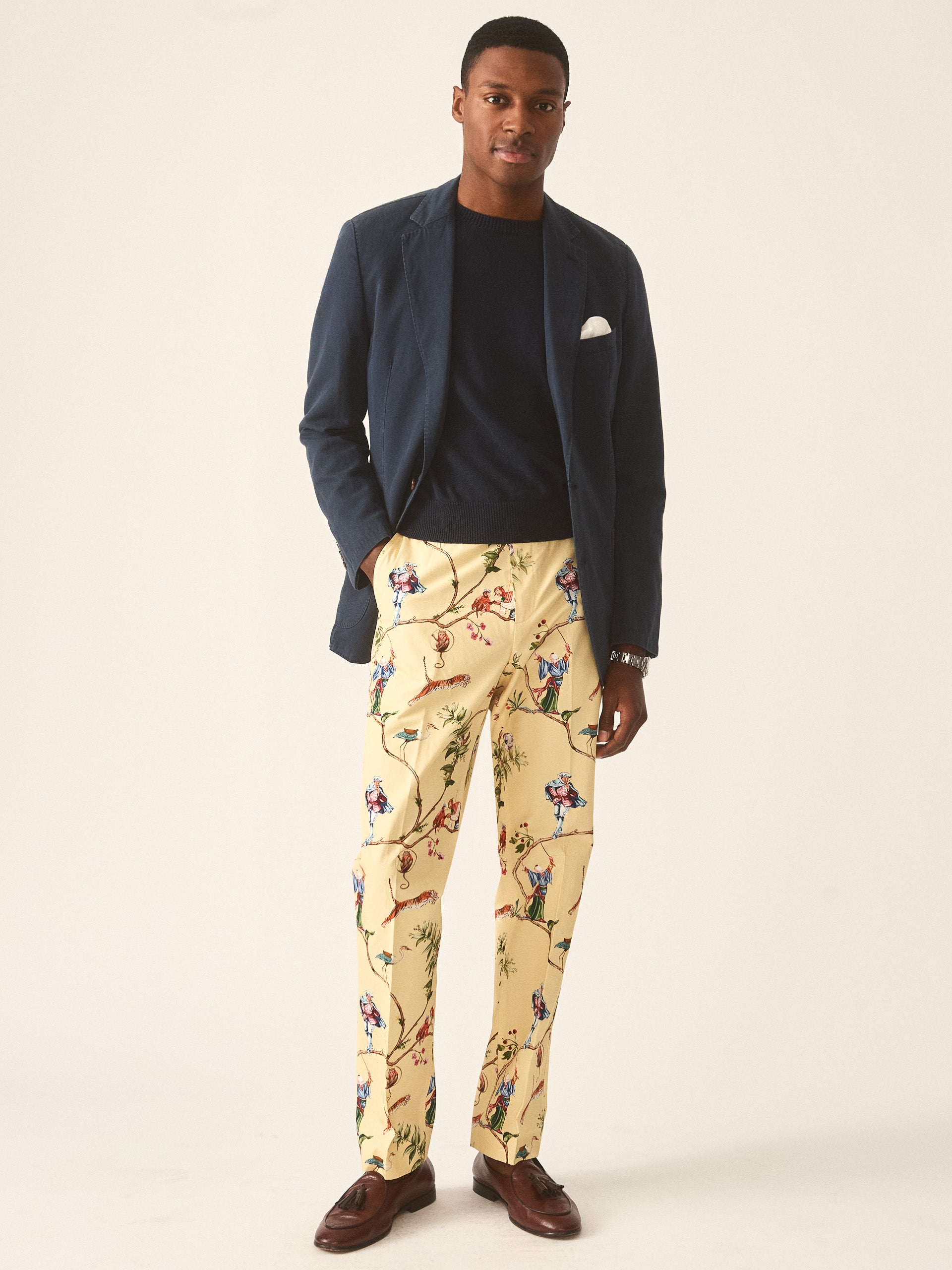 J.McLaughlin Lisbon sport coat in navy made with linen and cotton.