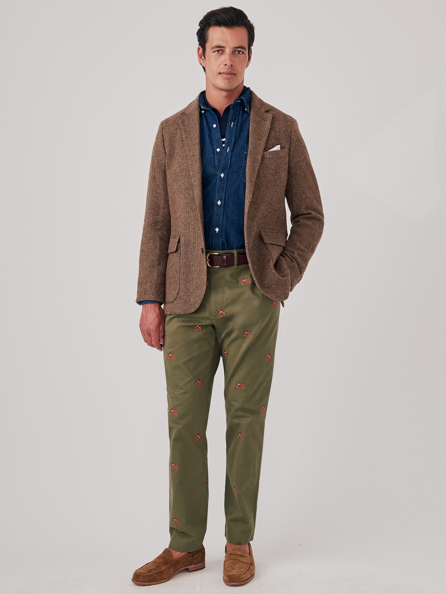 J.McLaughlin Redding chinos in olive made with 100% cotton.