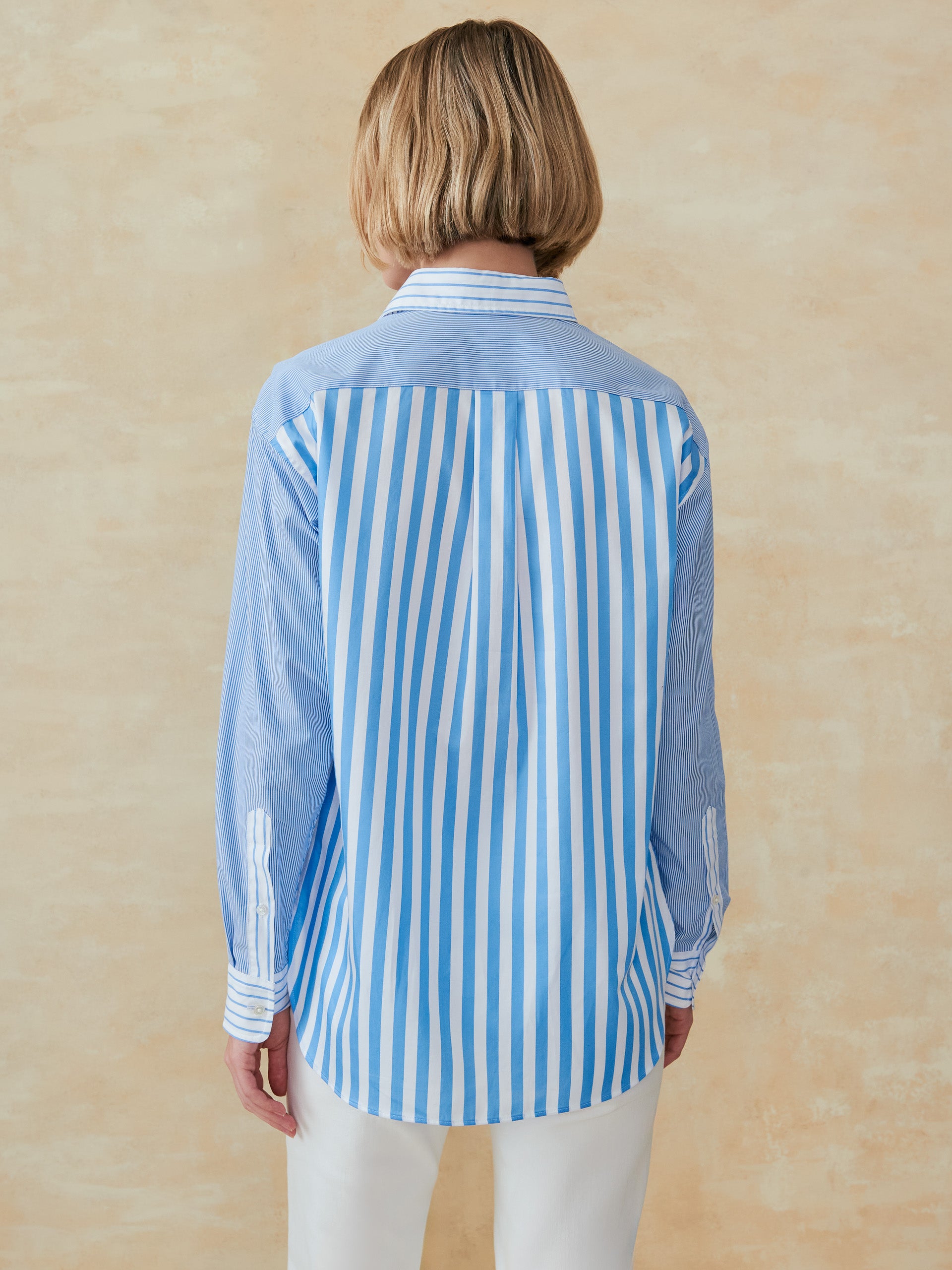 J.McLaughlin Reggie shirt in light blue/white made with cotton. 