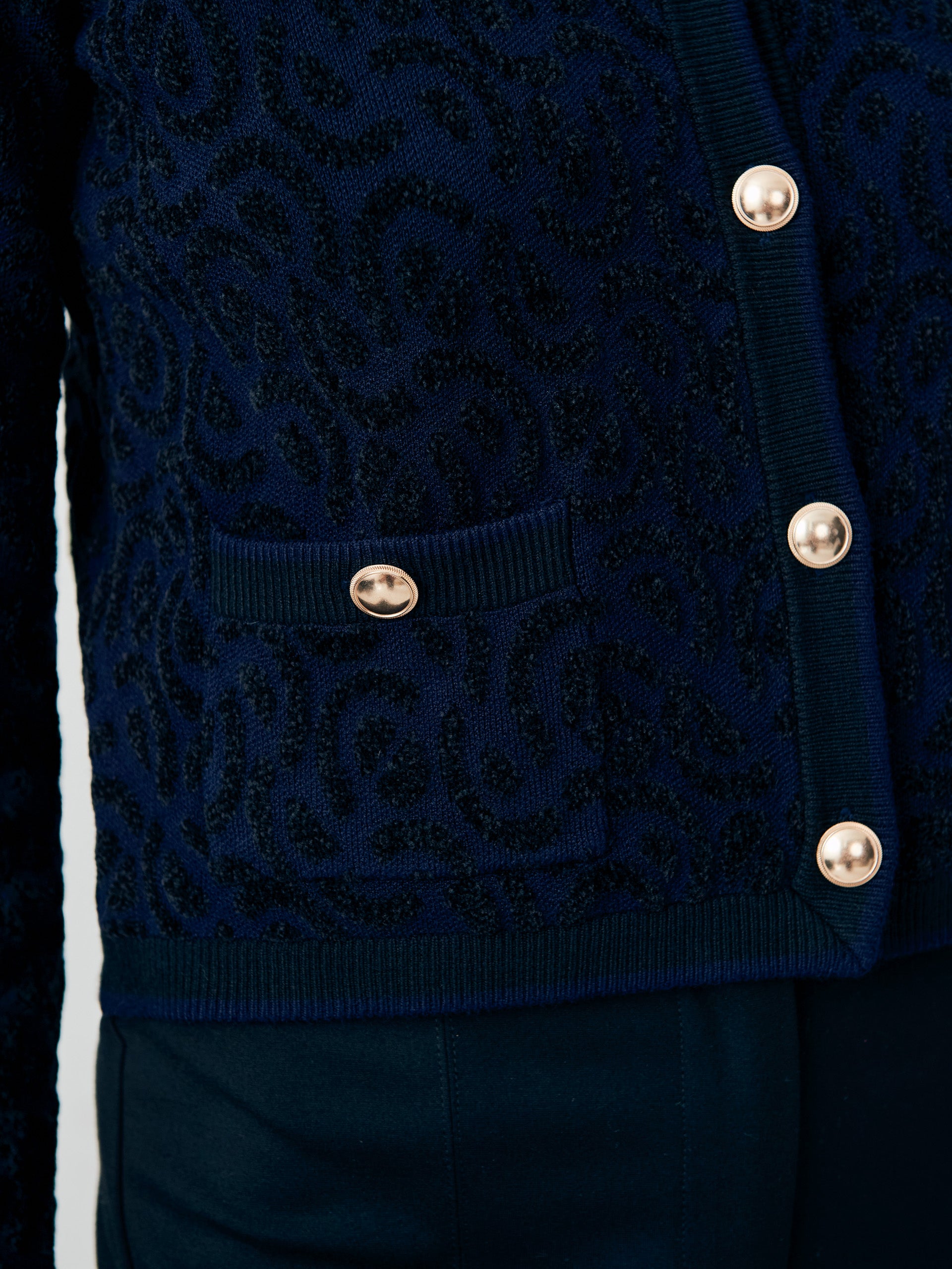 J.McLaughlin Reva sweater in black/navy made with polyester. 