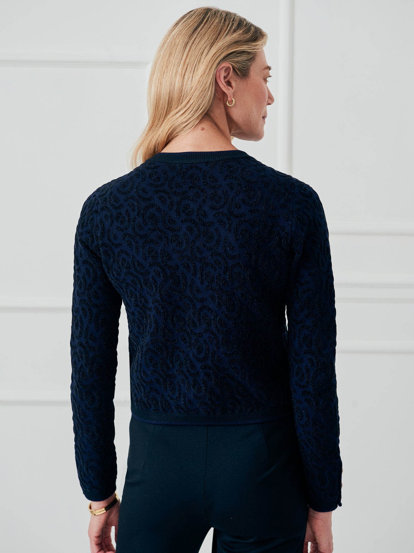J.McLaughlin Reva sweater in black/navy made with polyester. 