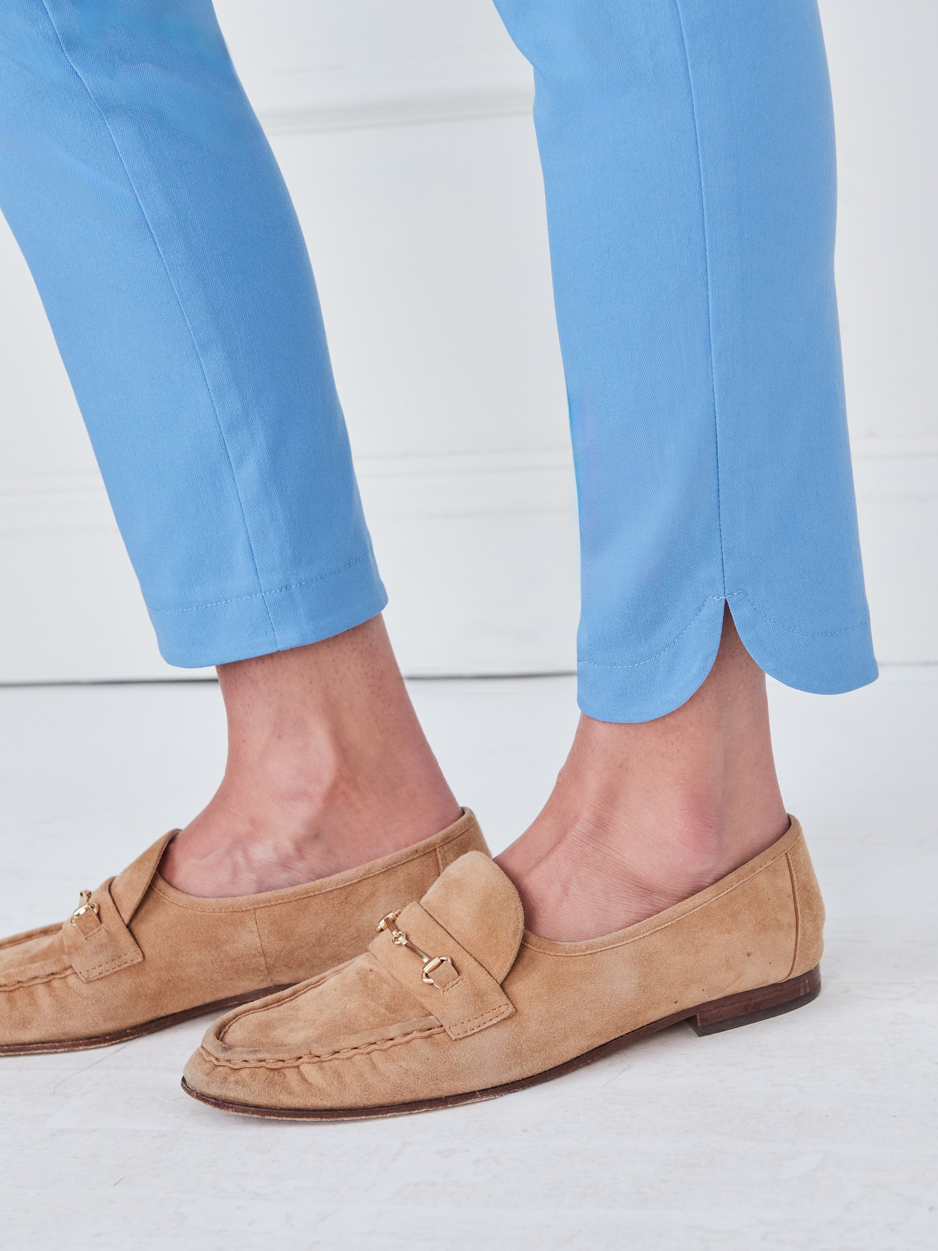 J.McLaughlin Romilly pants in ash blue made with amelia cloth.