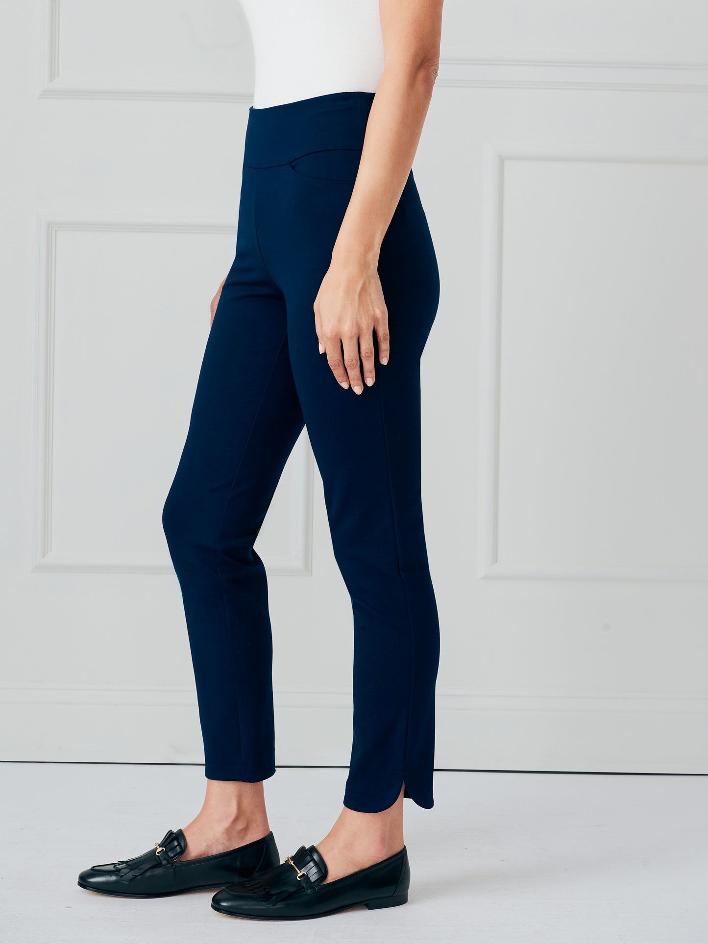 J.McLaughlin Romilly pants in winter navy made with bainbridge cloth. 