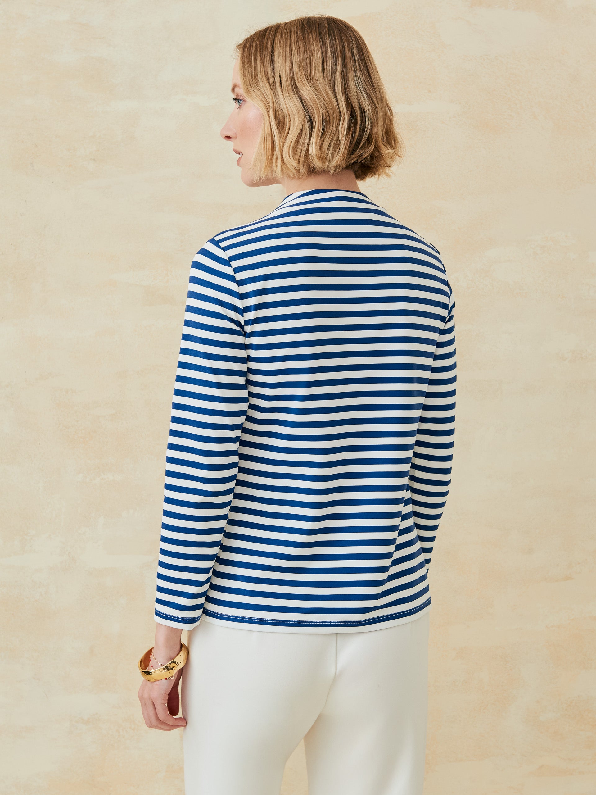 J.McLaughlin Rose top in white/light navy made with catalina cloth. 