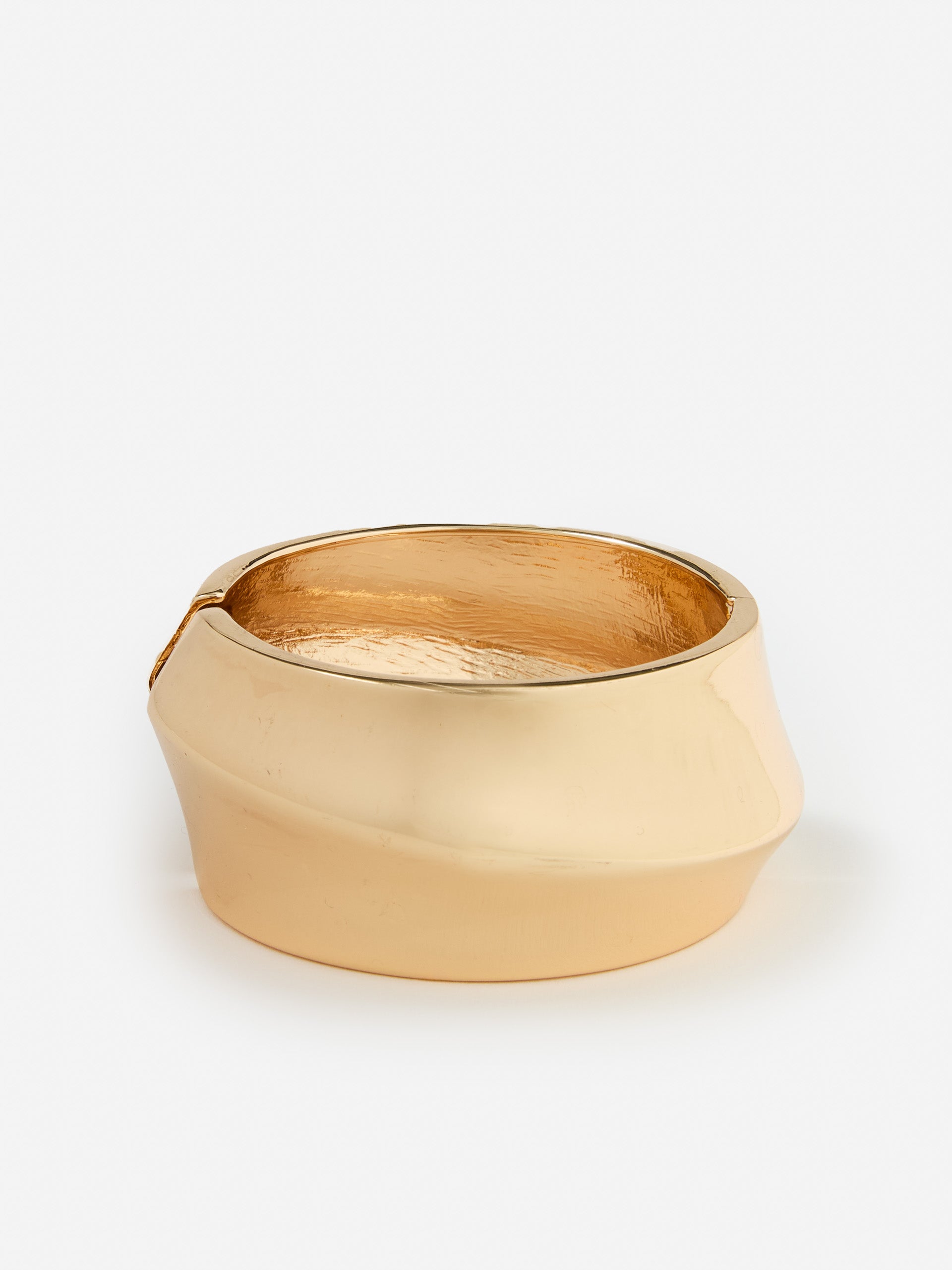 J.mcLaughlin sculptura; bangle in gold made with brass.
