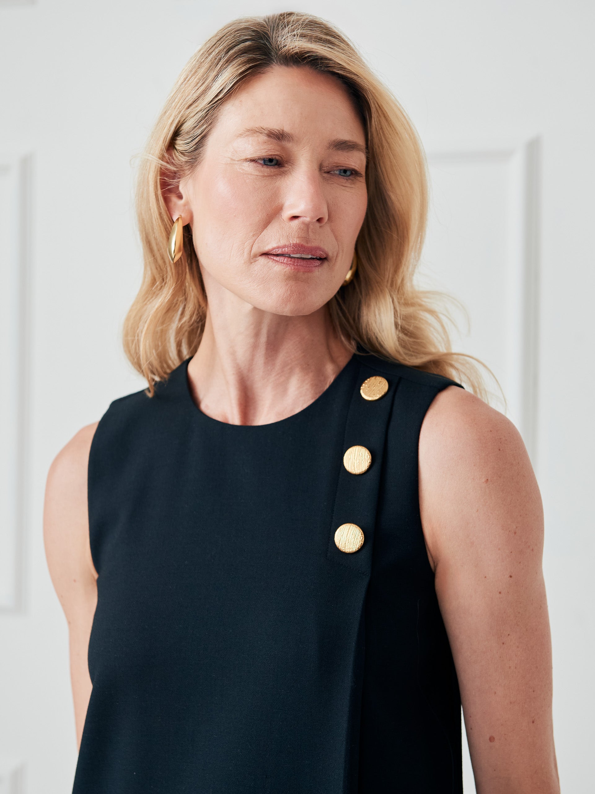 J.McLaughlin Shea dress in black/gray made with wool. 