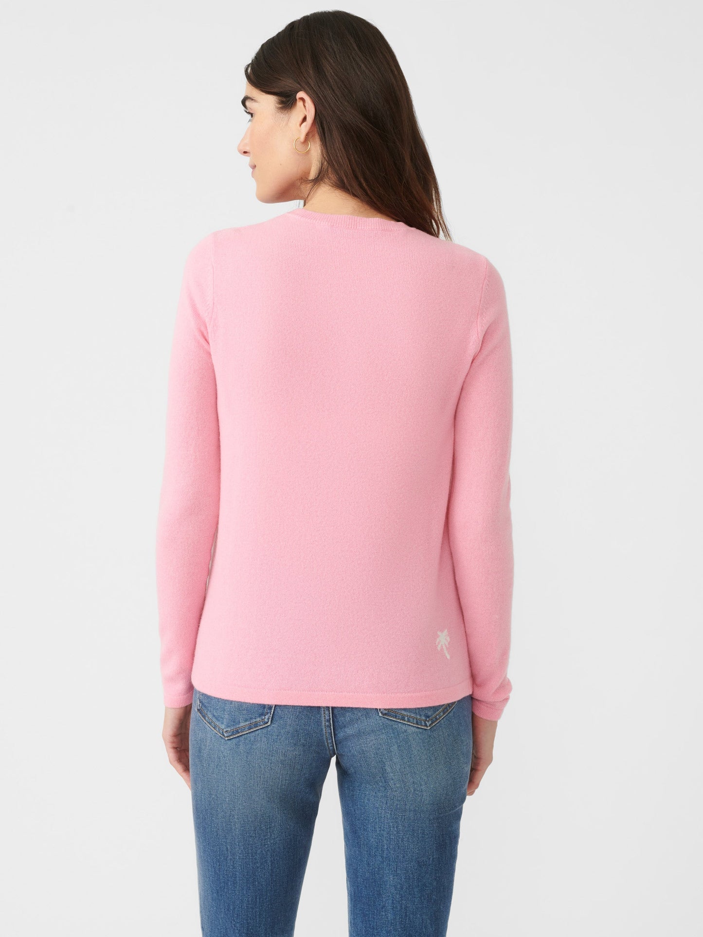 Model wearing J.McLaughlin Shield sweater in pink/white made with cashmere.