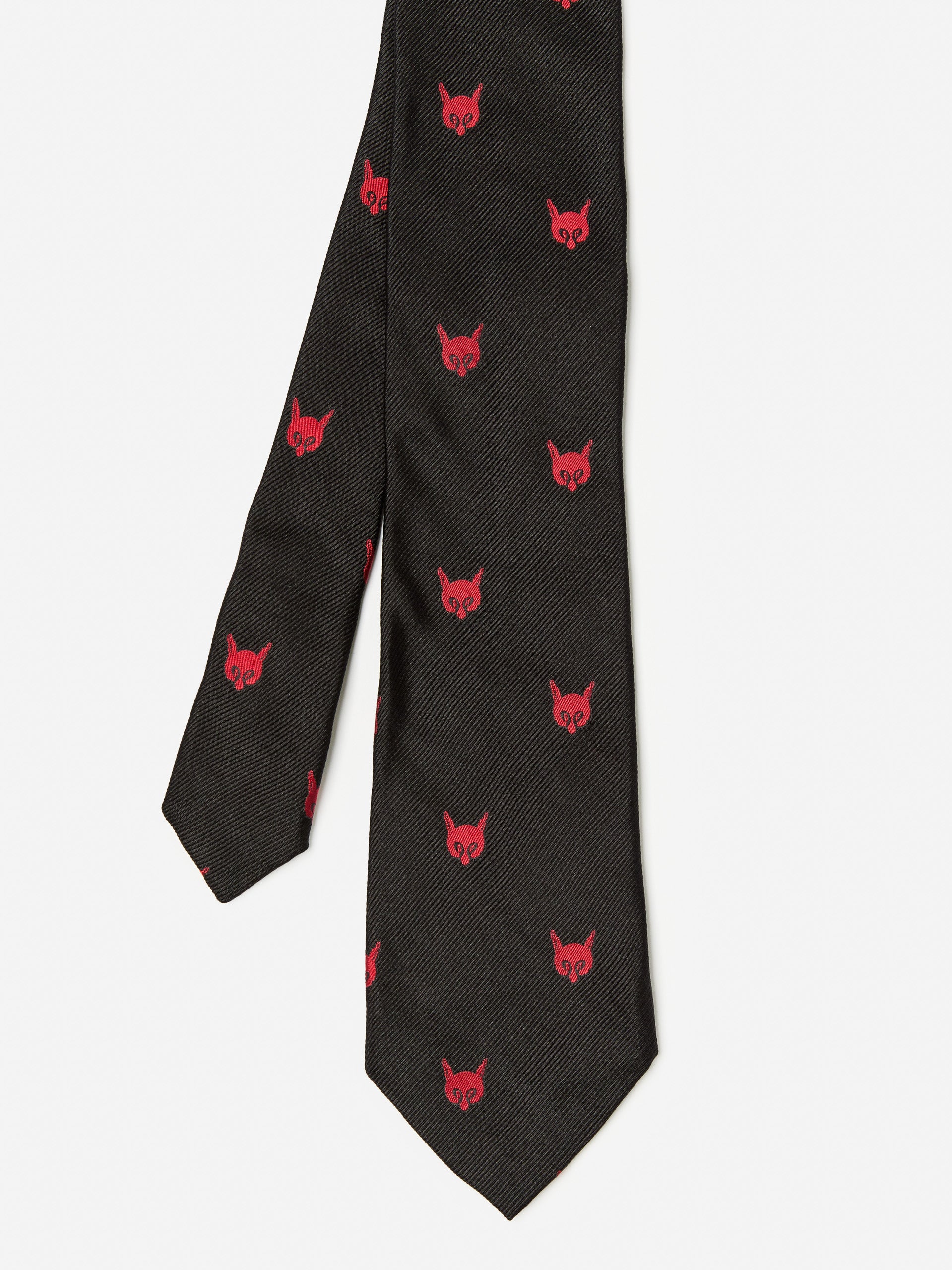 J.McLaughlin tie in black/red made with silk.