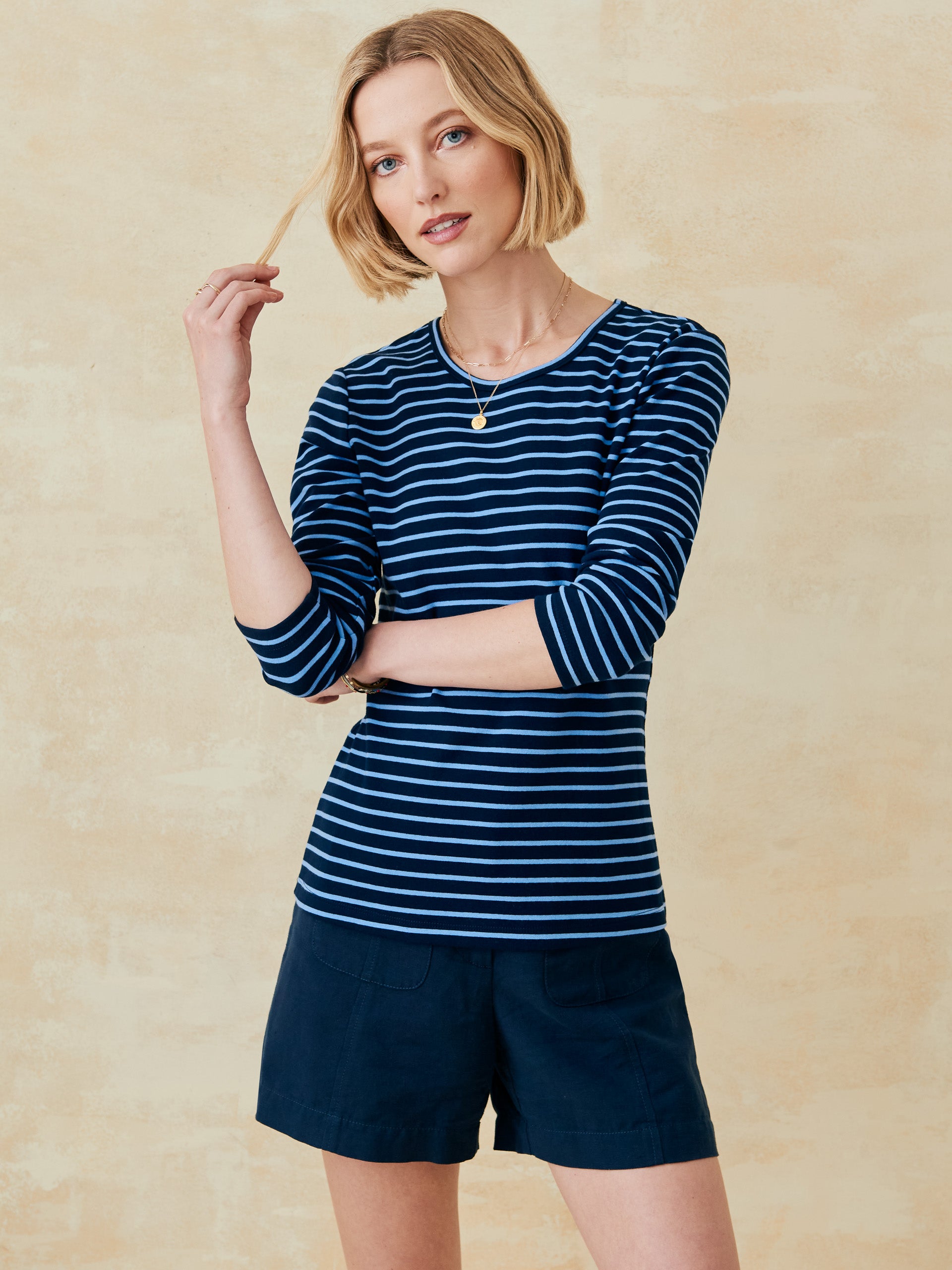 J.McLaughlin Sinclair tee in blue/navy made with cotton. 