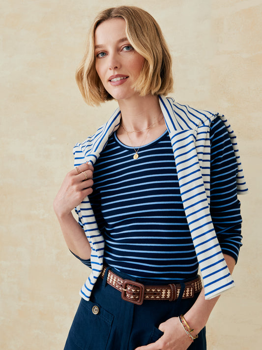 J.McLaughlin Sinclair tee in blue/navy made with cotton. 