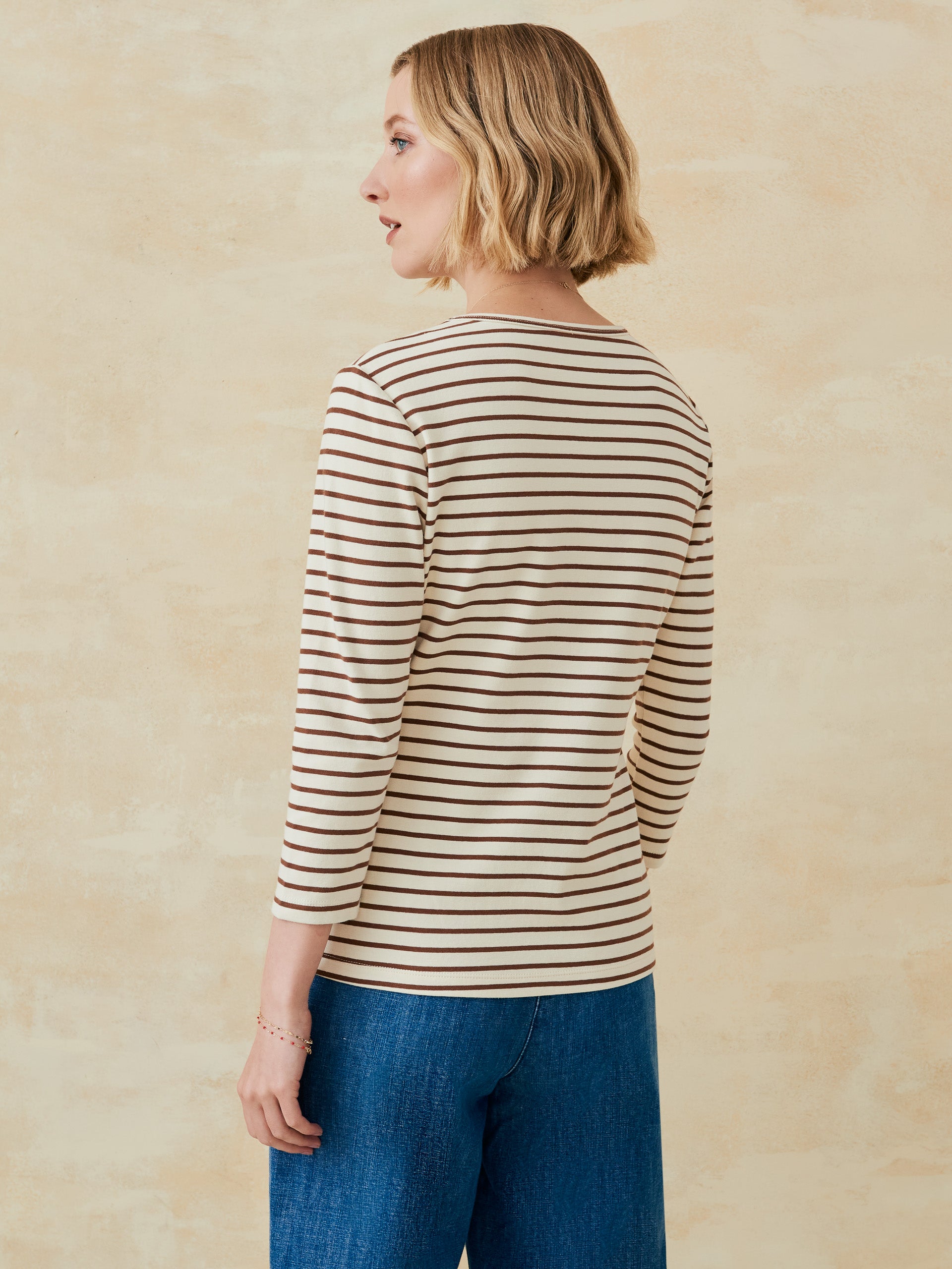 J.McLaughlin Sinclair Tee in brown/cream made with cotton. 