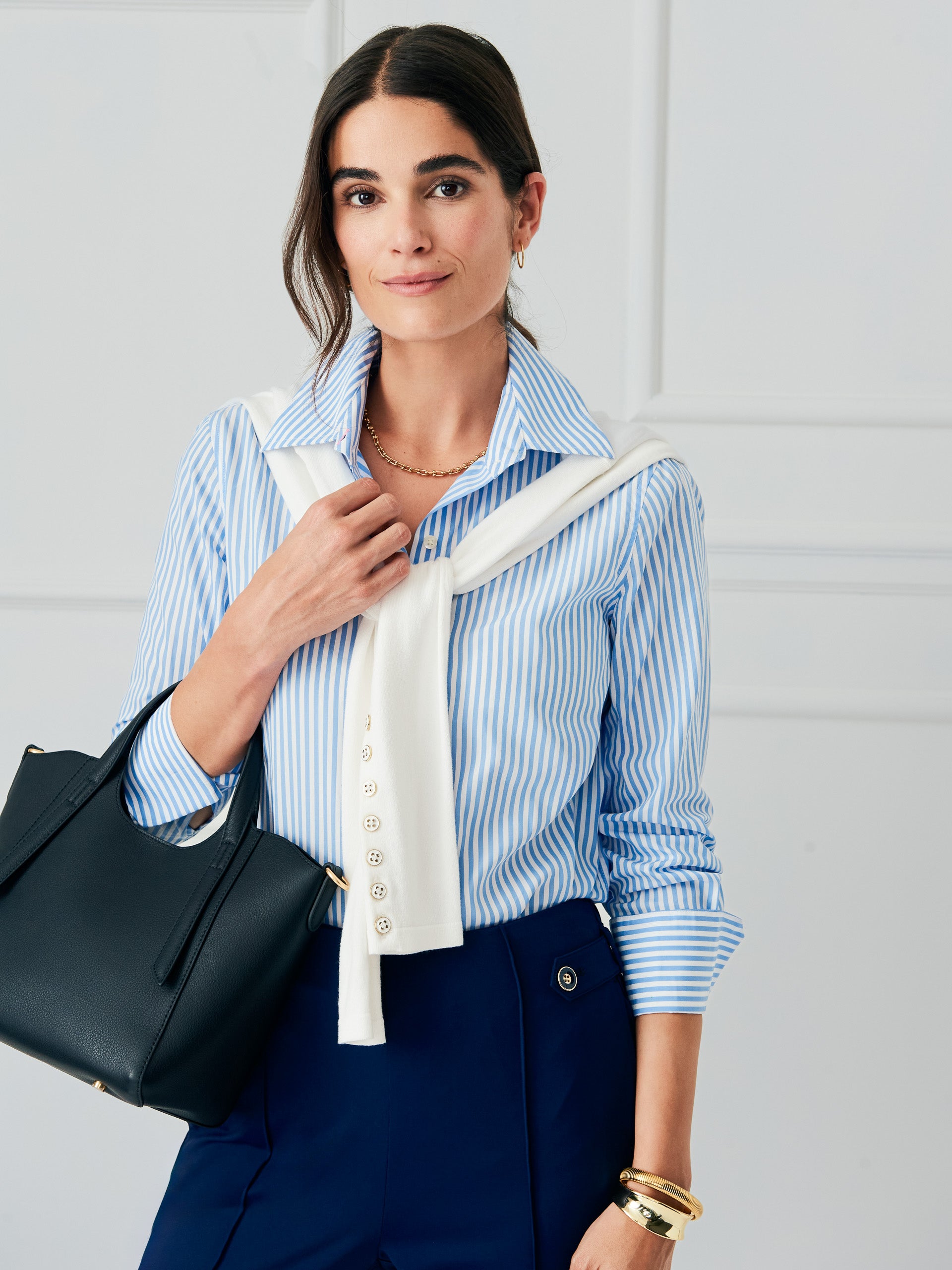 J.McLaughlin Sloane shirt in white/sky blue made with cotton. 