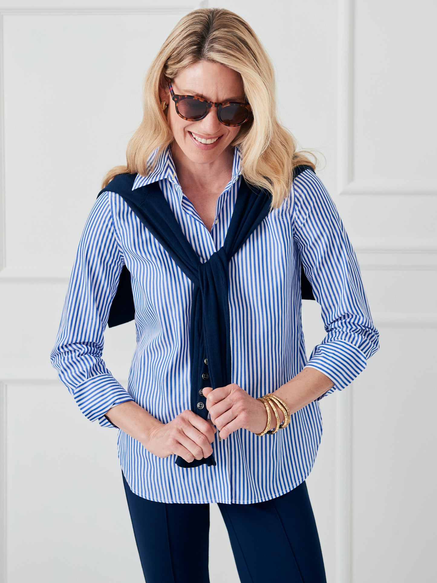 J.McLaughlin Sloane shirt in white/blue made with cotton.