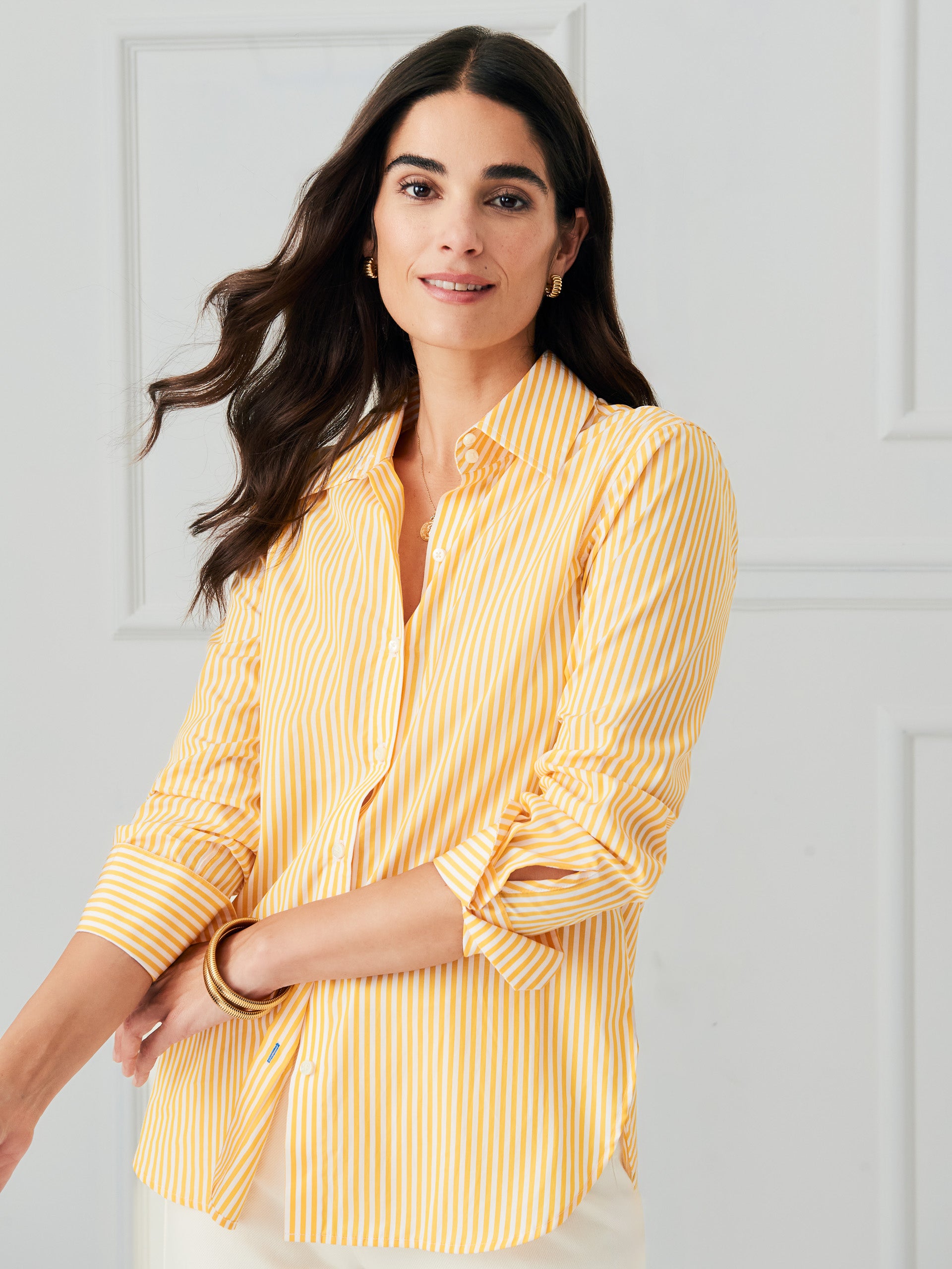 J.McLaughlin Sloane shirt in white/yellow made with cotton.