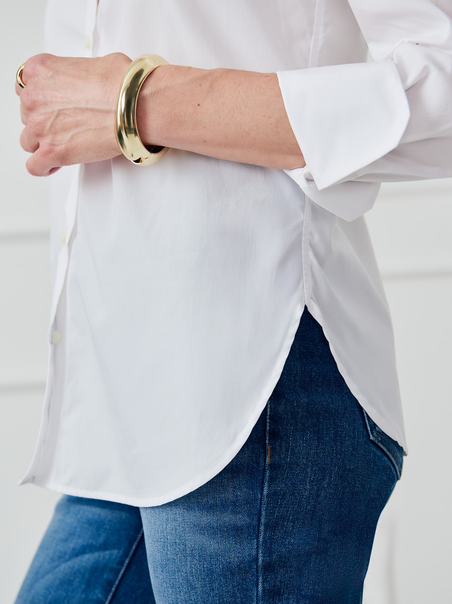 J.McLaughlin Sloane shirt in white made with cotton.