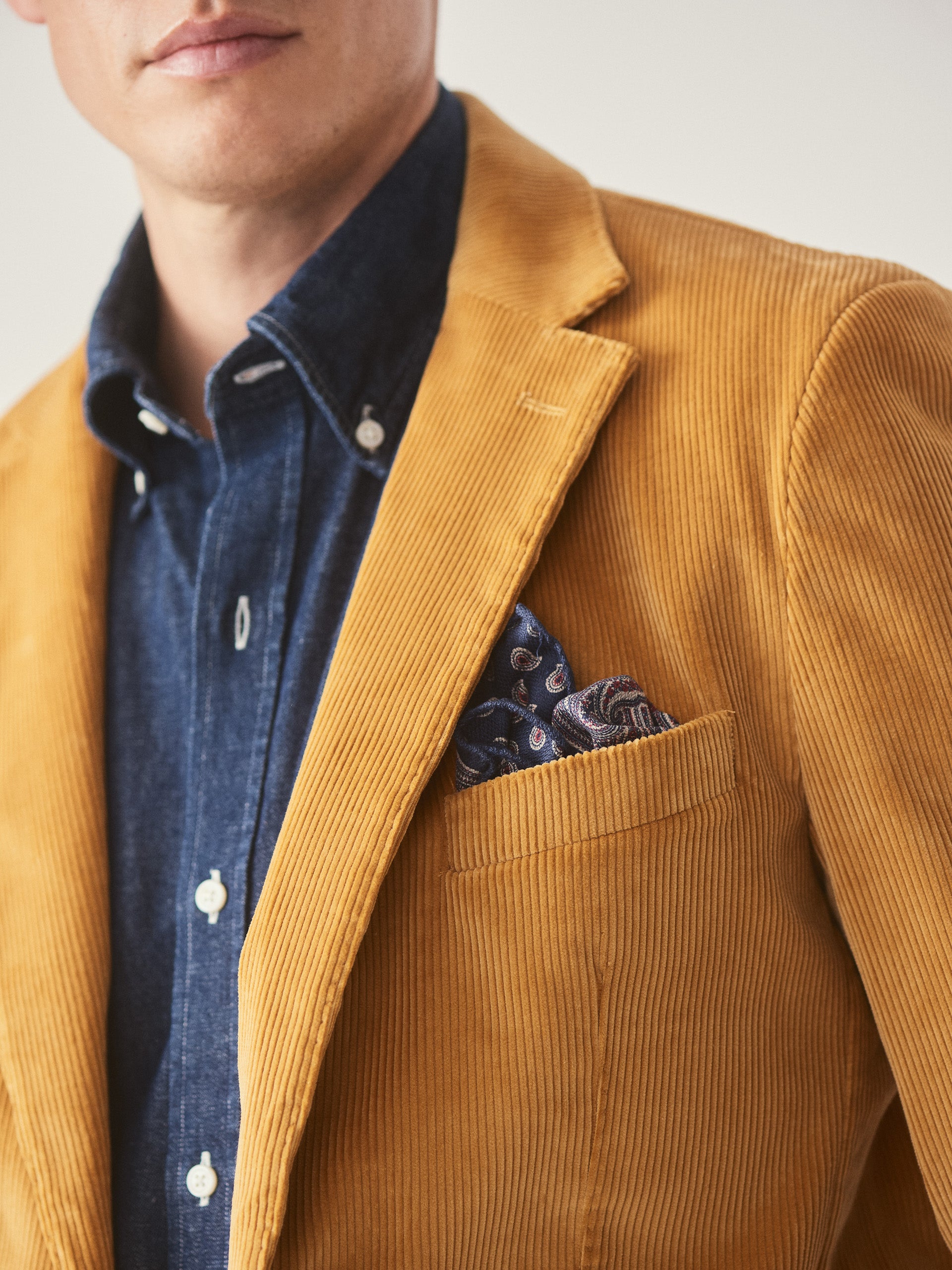 Model wearing J.McLaughlin Suffolk blazer in corn made with cotton corduroy.