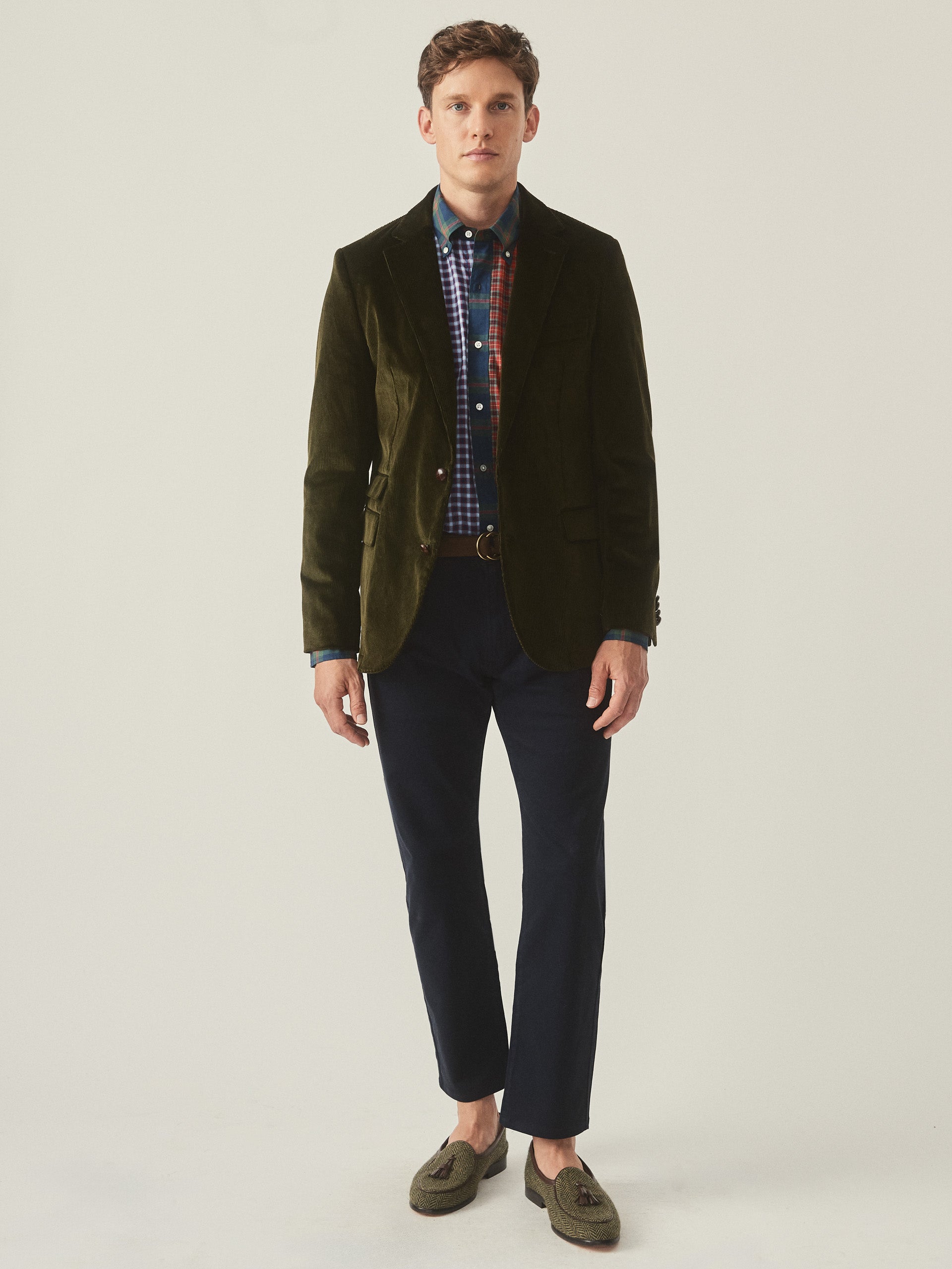 Model wearing J.McLaughlin Suffolk blazer in dark olive made with cotton corduroy.